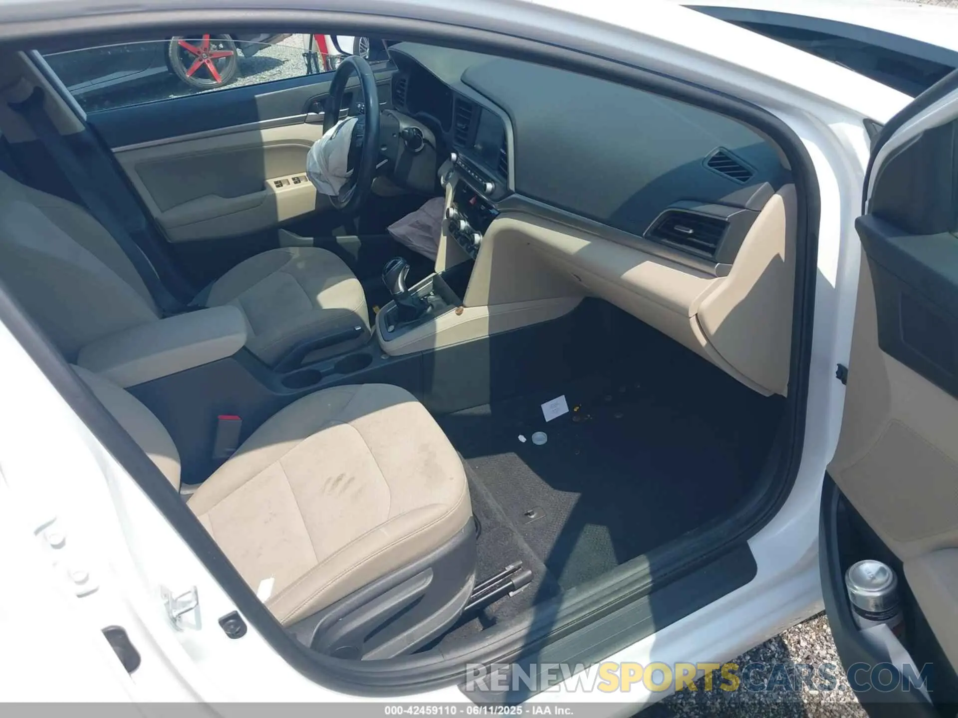 5 Photograph of a damaged car 5NPD84LF1LH632885 HYUNDAI ELANTRA 2020