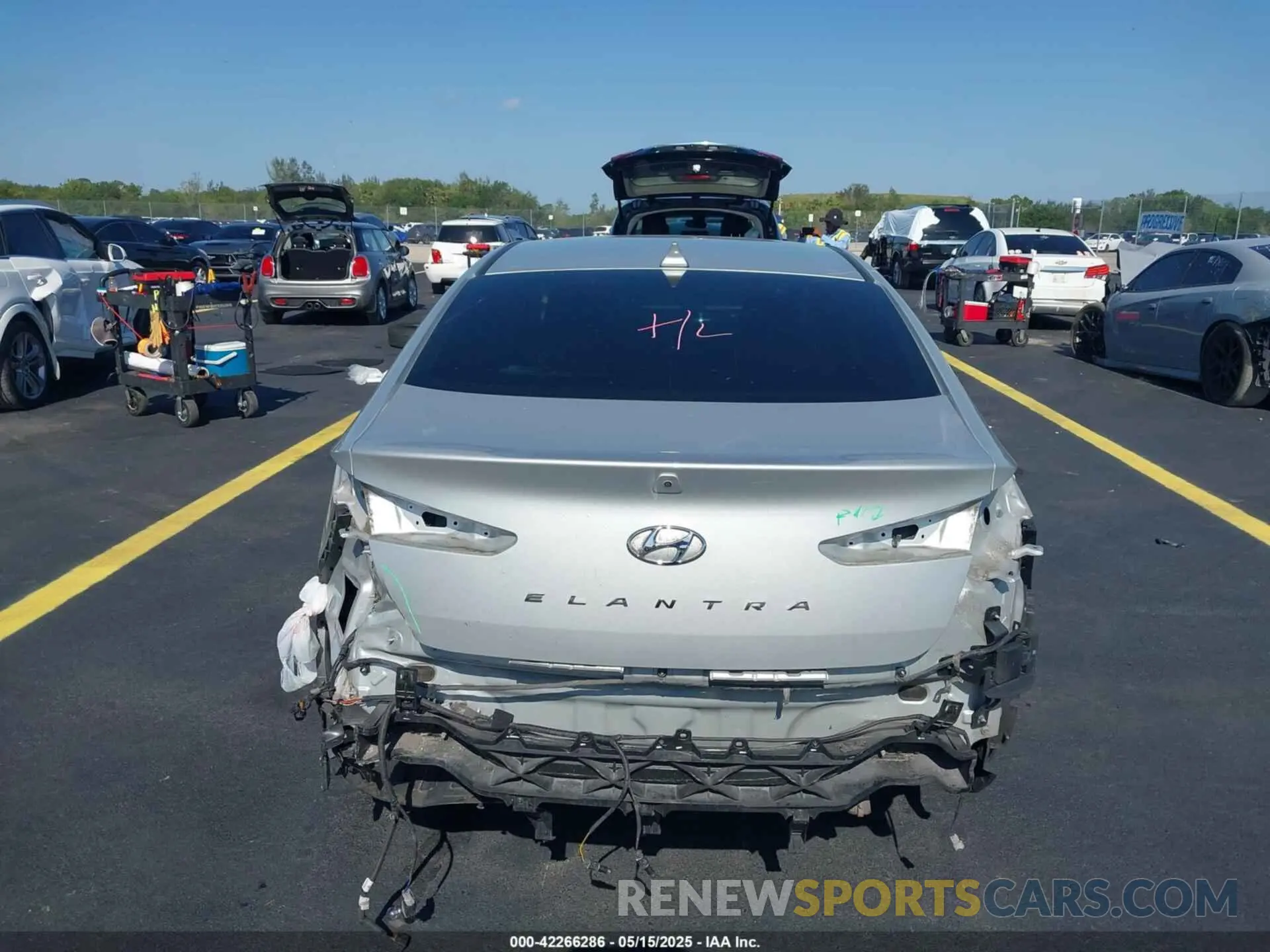 17 Photograph of a damaged car 5NPD84LF2LH508091 HYUNDAI ELANTRA 2020