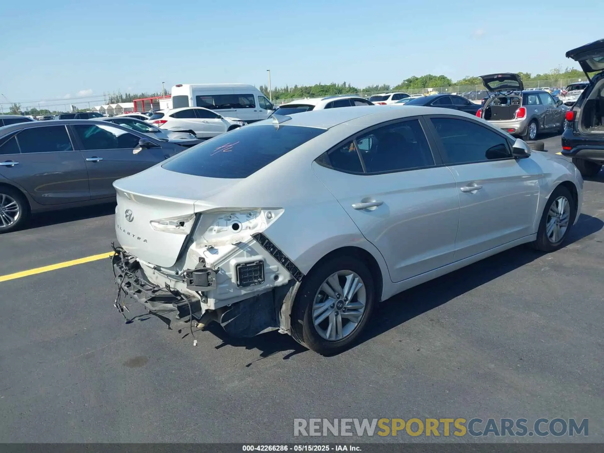 4 Photograph of a damaged car 5NPD84LF2LH508091 HYUNDAI ELANTRA 2020