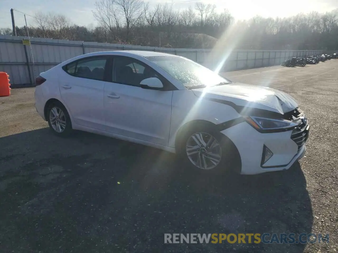 4 Photograph of a damaged car 5NPD84LF2LH570350 HYUNDAI ELANTRA 2020