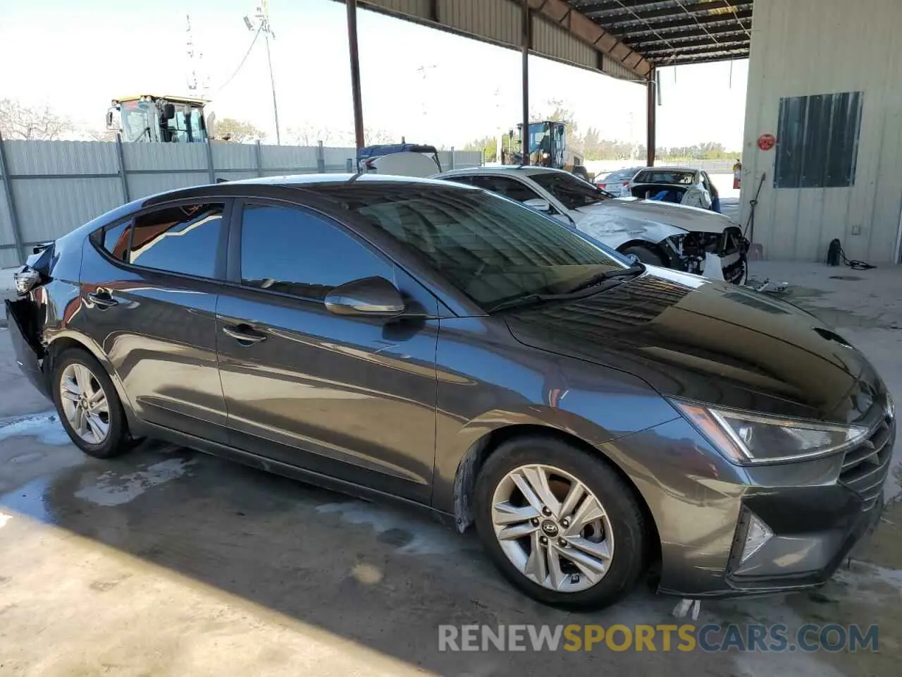4 Photograph of a damaged car 5NPD84LF2LH570395 HYUNDAI ELANTRA 2020
