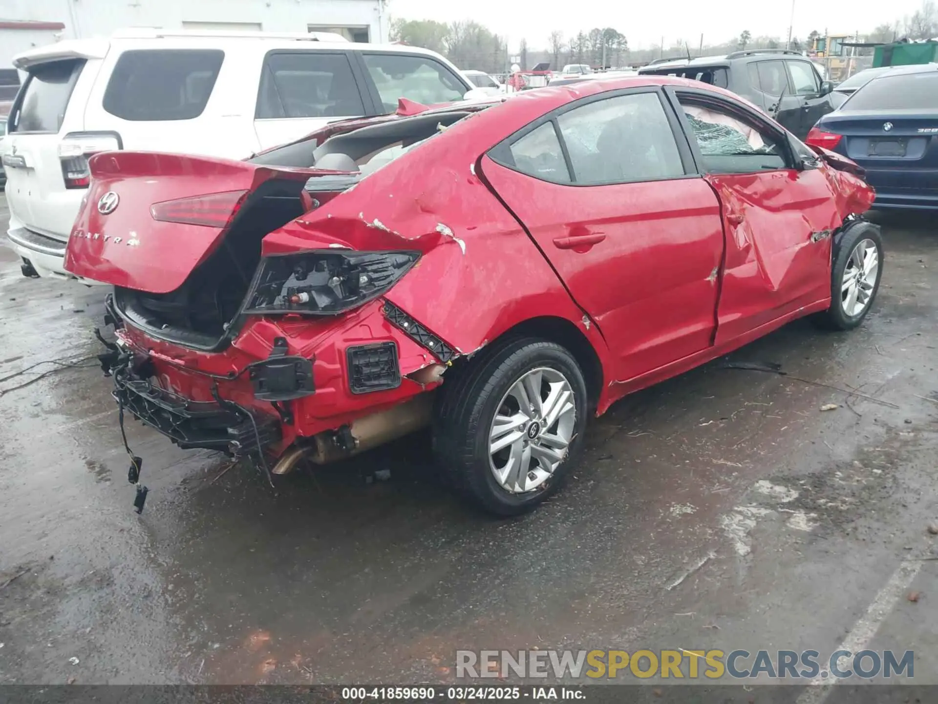 4 Photograph of a damaged car 5NPD84LF2LH582319 HYUNDAI ELANTRA 2020
