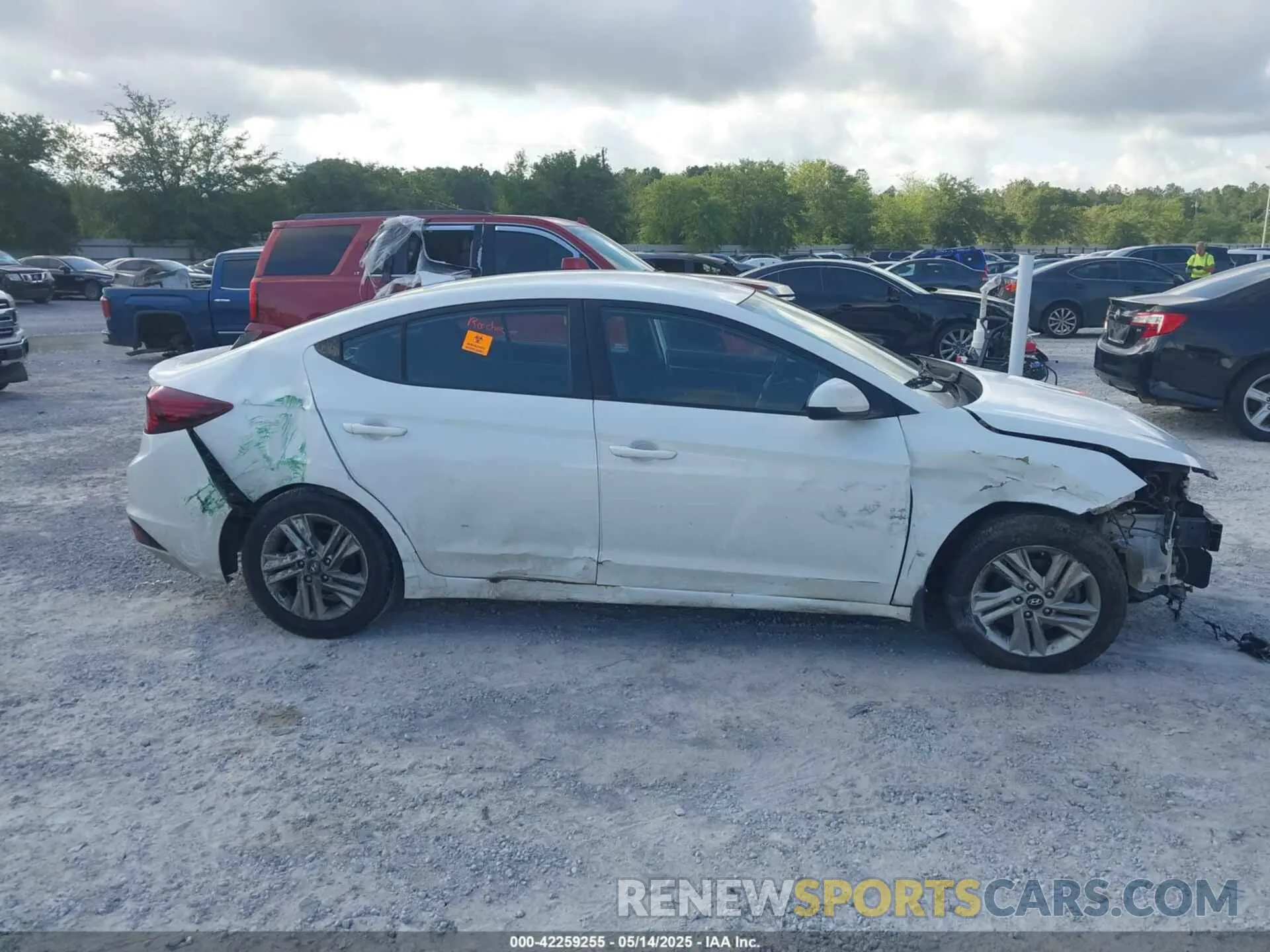 13 Photograph of a damaged car 5NPD84LF2LH597290 HYUNDAI ELANTRA 2020