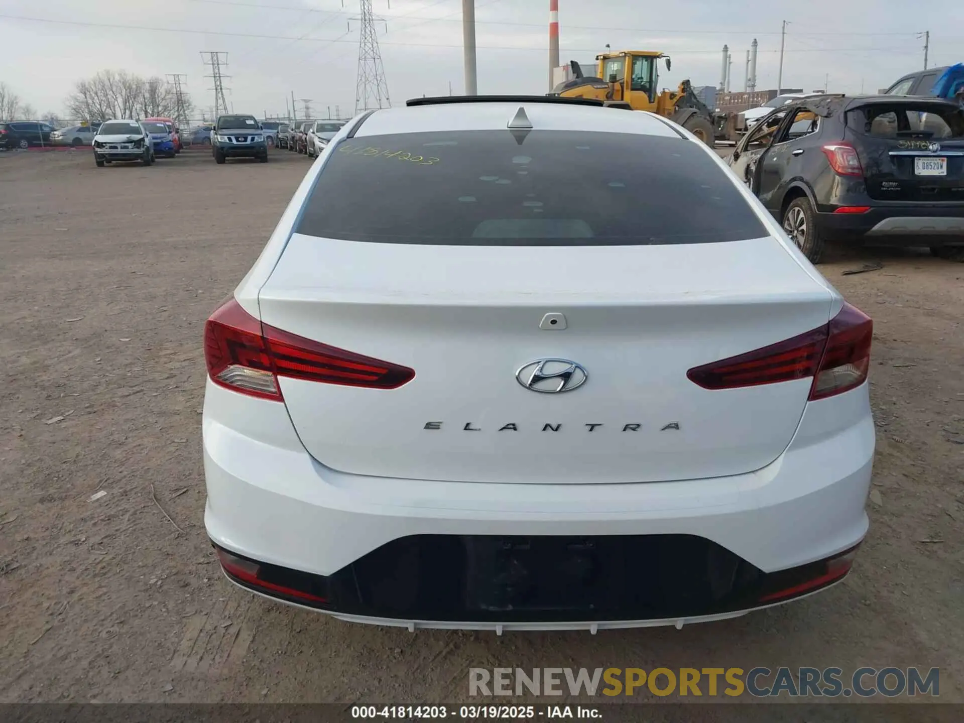 17 Photograph of a damaged car 5NPD84LF2LH601712 HYUNDAI ELANTRA 2020