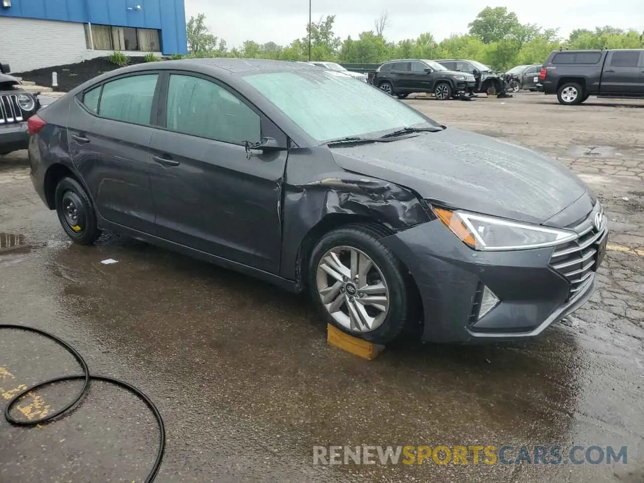 4 Photograph of a damaged car 5NPD84LF2LH613410 HYUNDAI ELANTRA 2020