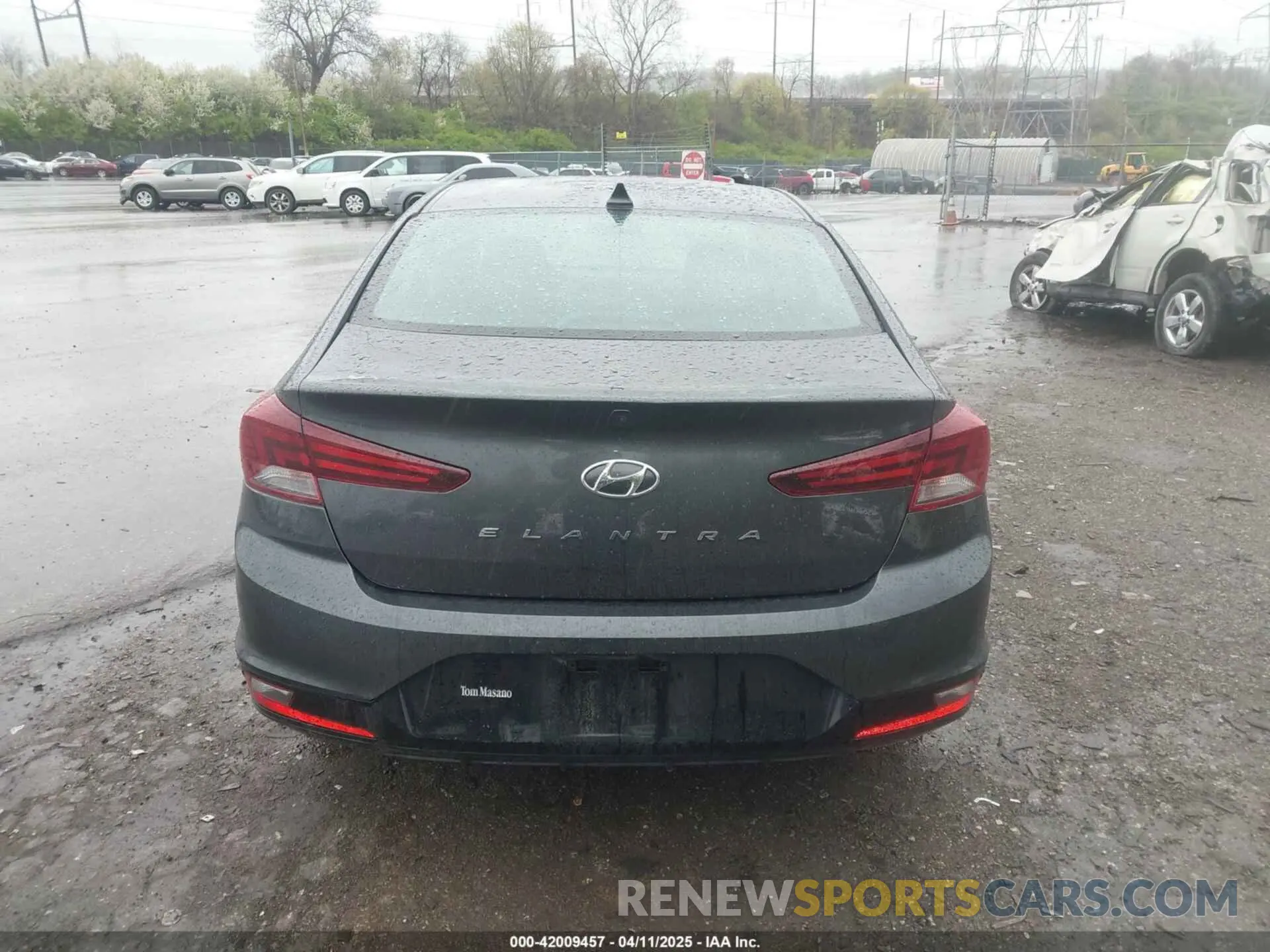 16 Photograph of a damaged car 5NPD84LF2LH614136 HYUNDAI ELANTRA 2020