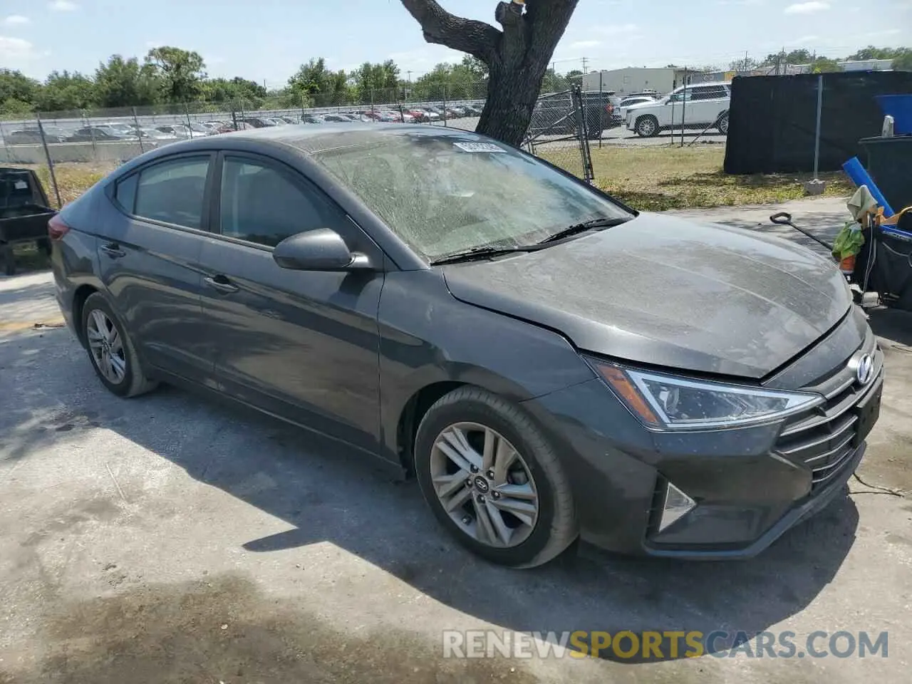4 Photograph of a damaged car 5NPD84LF2LH622057 HYUNDAI ELANTRA 2020