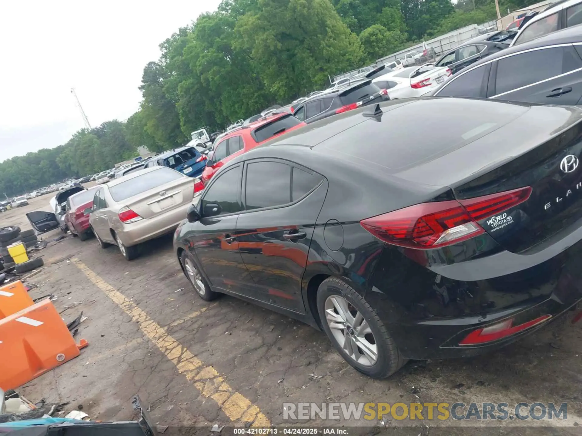 13 Photograph of a damaged car 5NPD84LF2LH625010 HYUNDAI ELANTRA 2020
