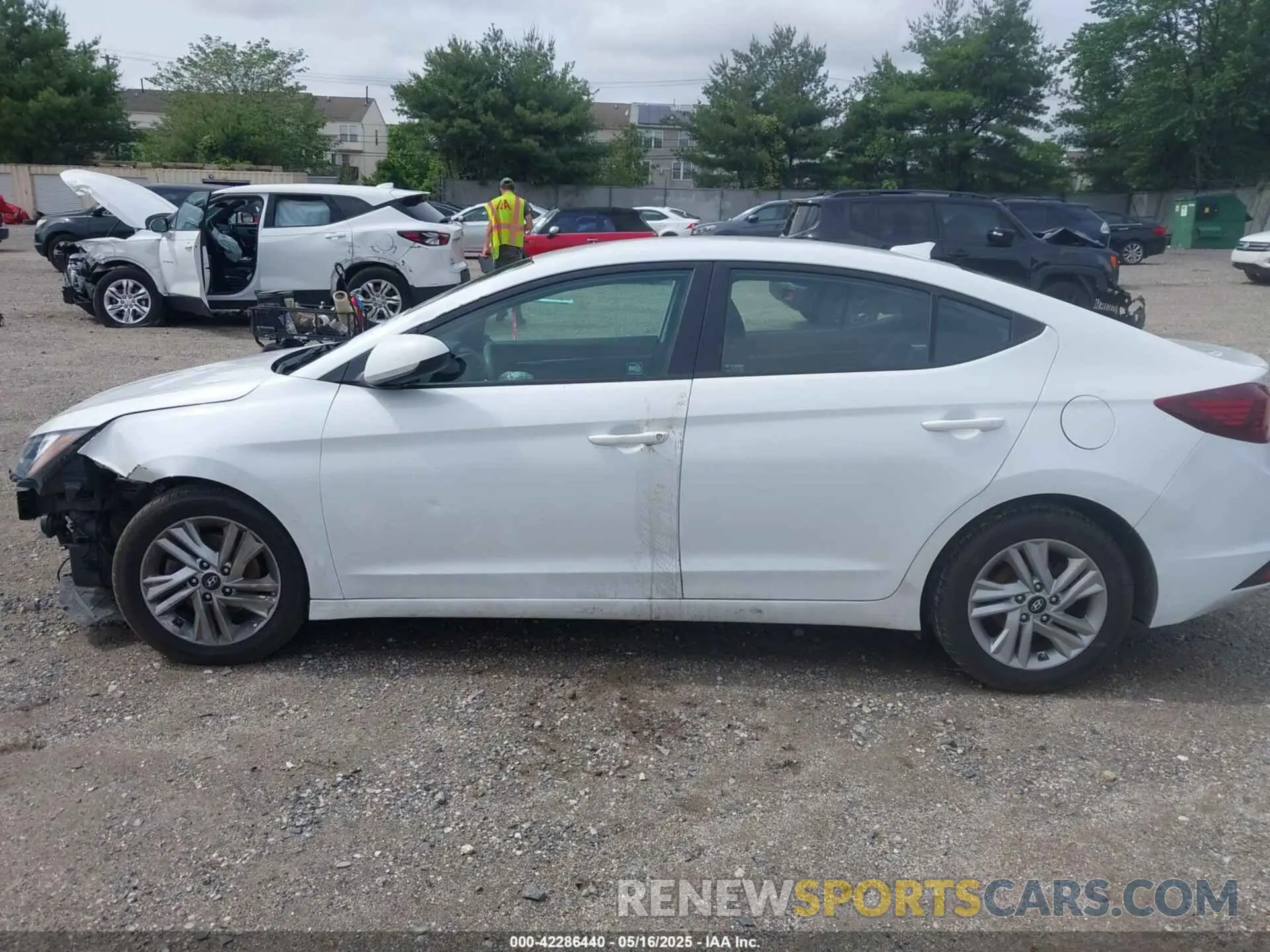 14 Photograph of a damaged car 5NPD84LF2LH628019 HYUNDAI ELANTRA 2020