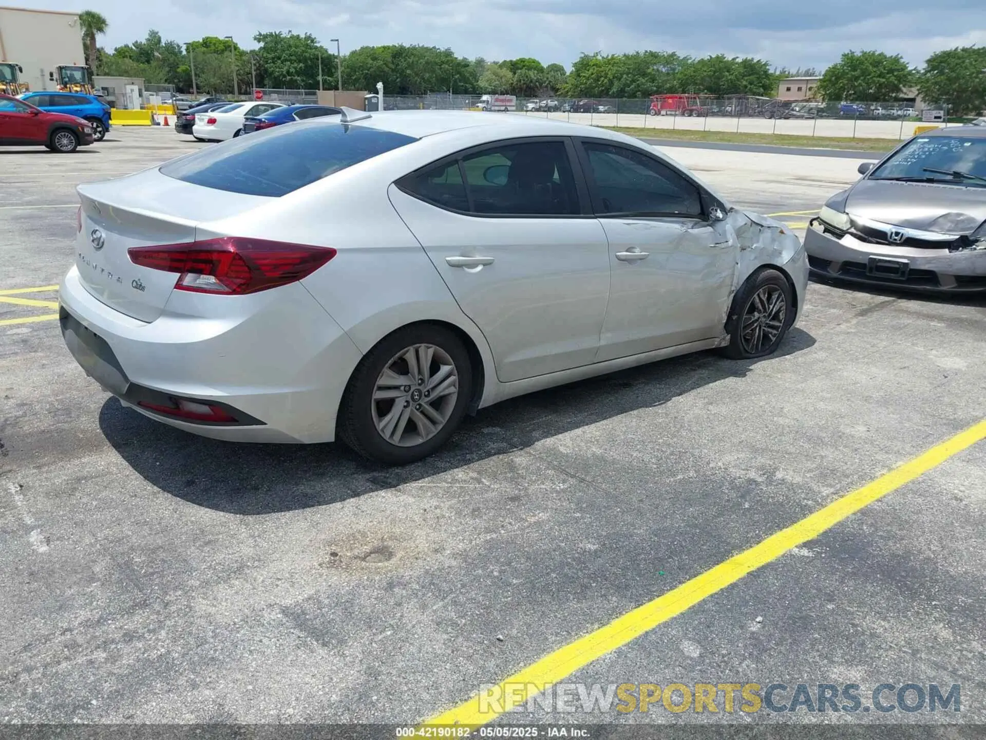 4 Photograph of a damaged car 5NPD84LF3LH540242 HYUNDAI ELANTRA 2020