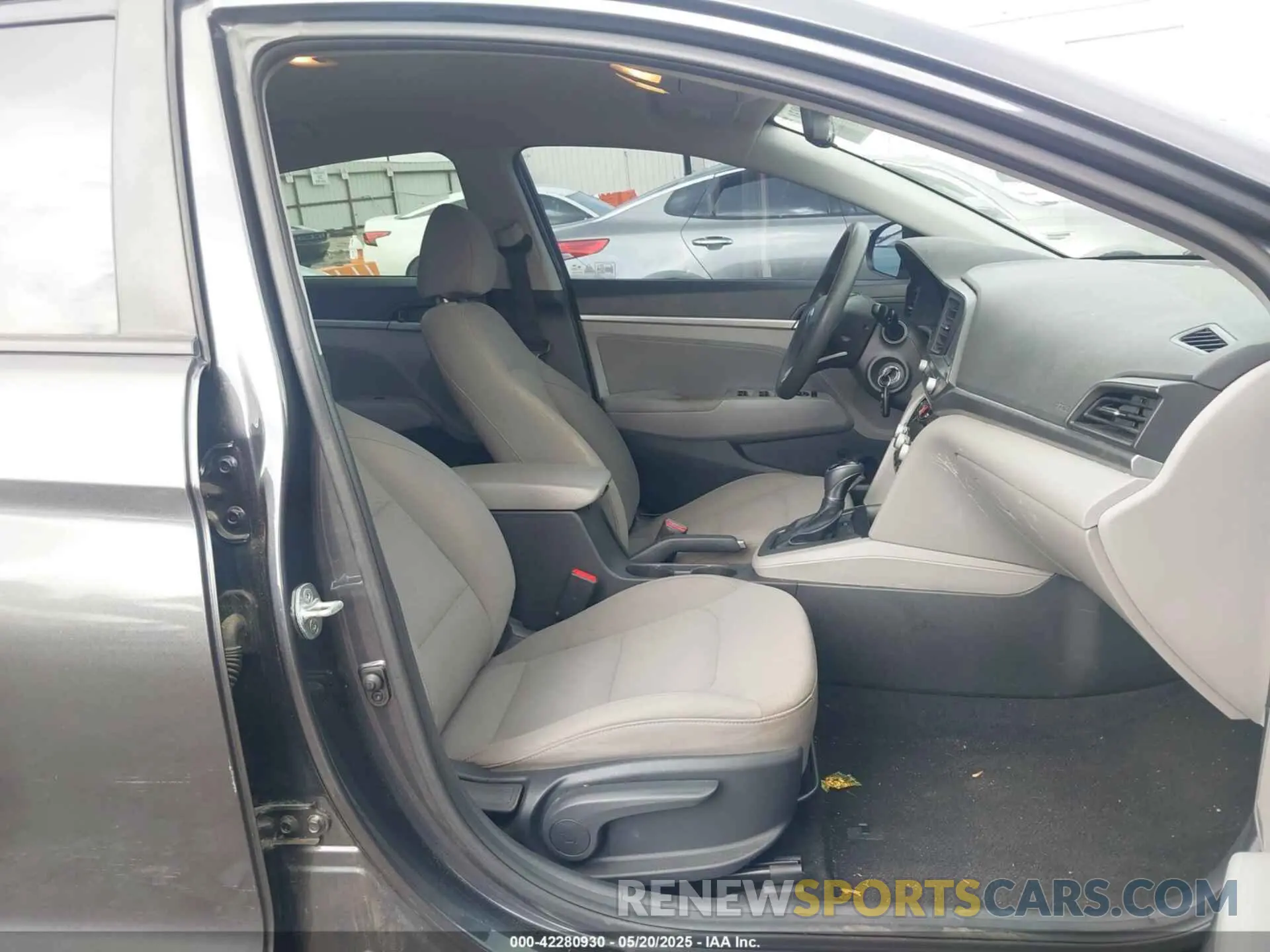 5 Photograph of a damaged car 5NPD84LF3LH555873 HYUNDAI ELANTRA 2020