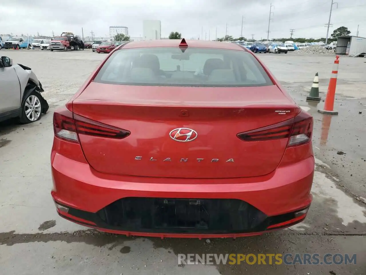 6 Photograph of a damaged car 5NPD84LF3LH569353 HYUNDAI ELANTRA 2020