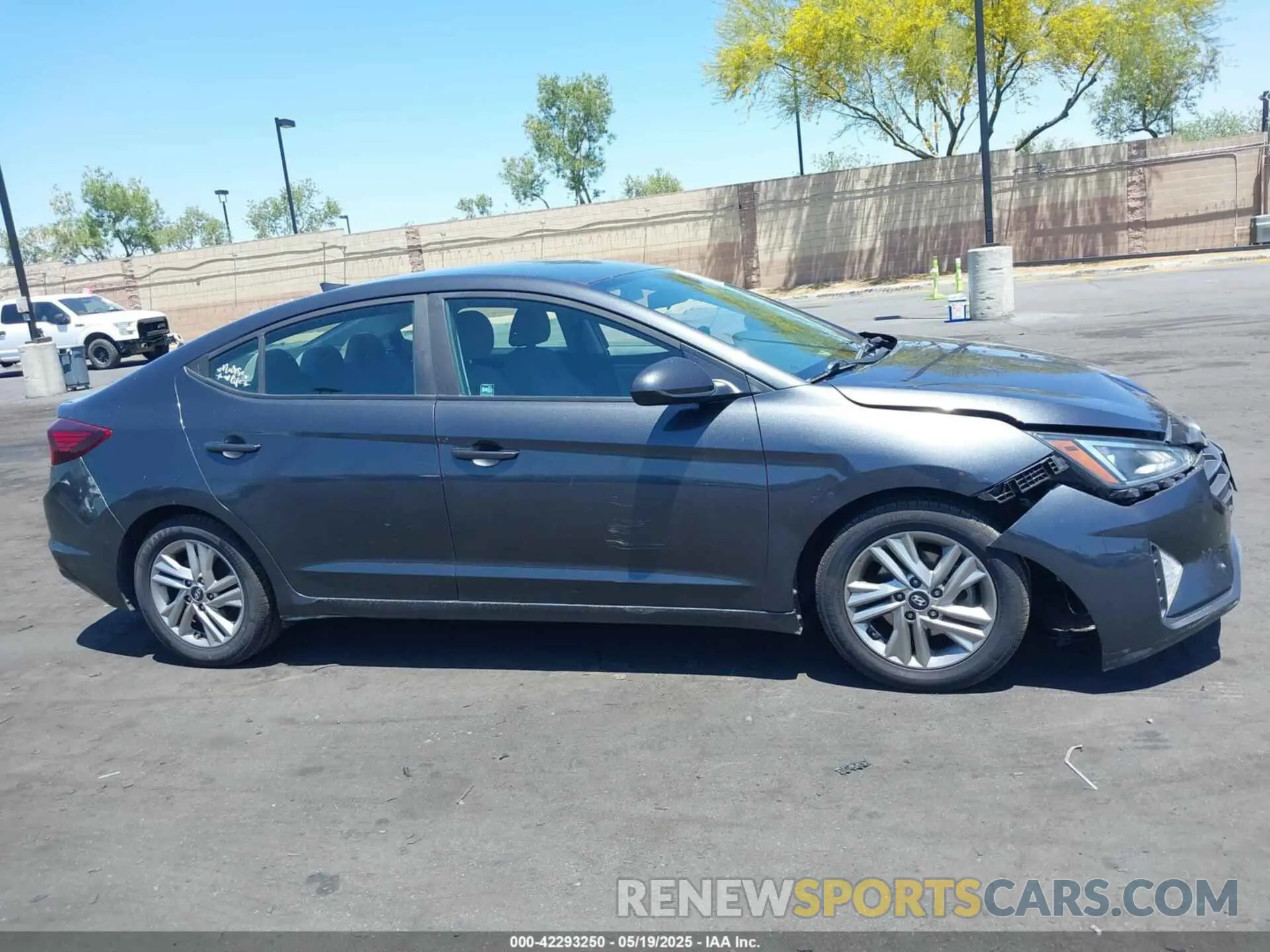 14 Photograph of a damaged car 5NPD84LF3LH571376 HYUNDAI ELANTRA 2020