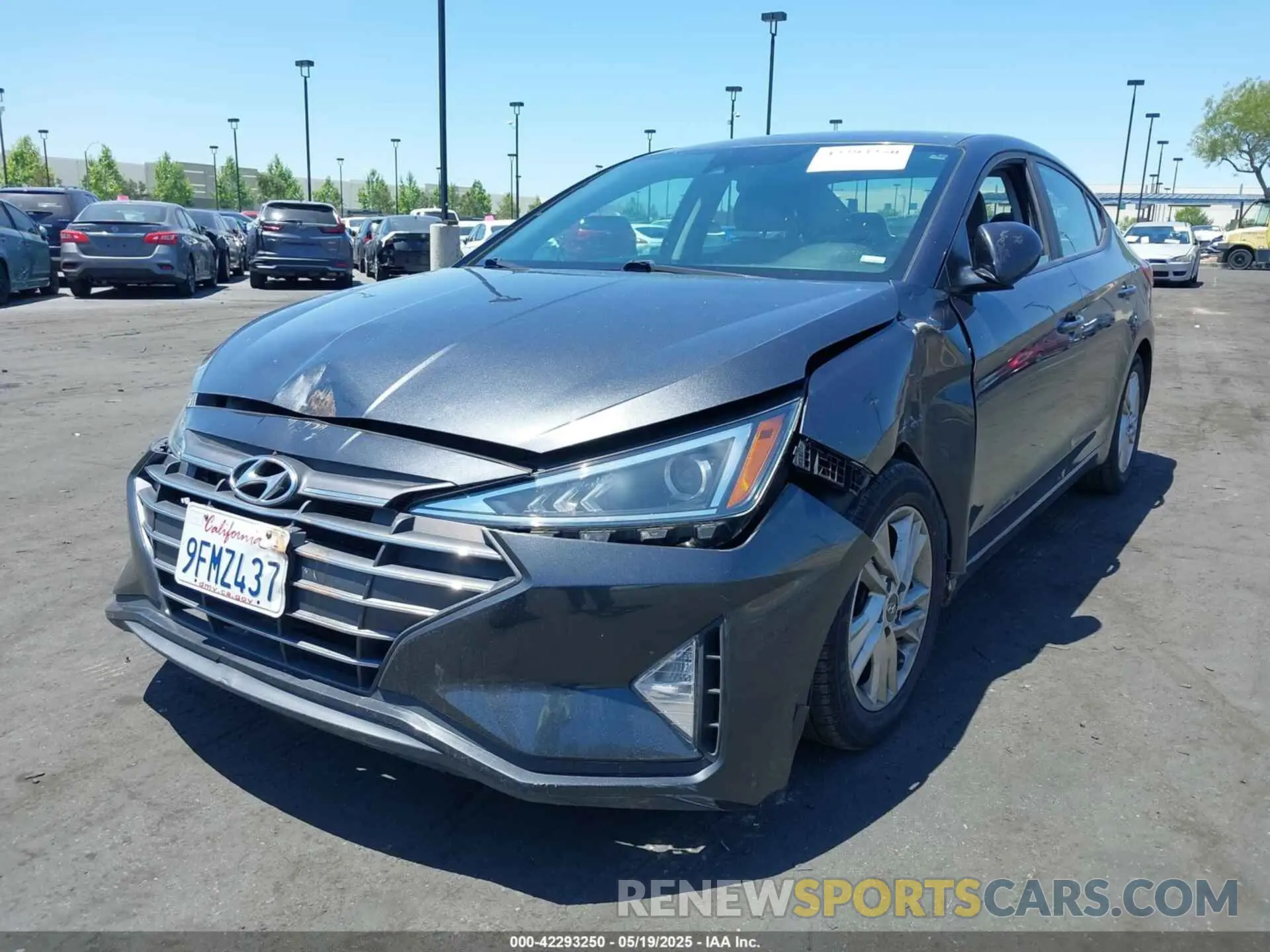 2 Photograph of a damaged car 5NPD84LF3LH571376 HYUNDAI ELANTRA 2020