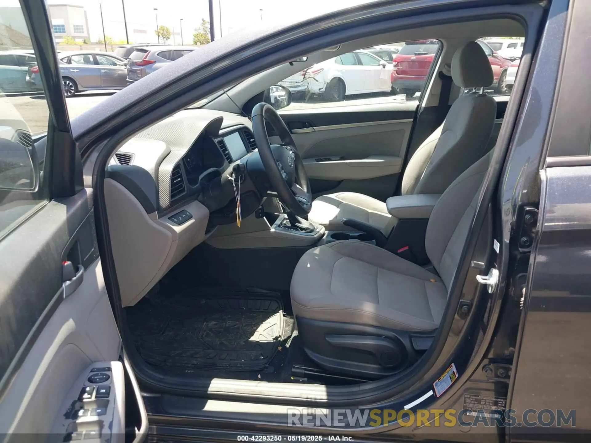 5 Photograph of a damaged car 5NPD84LF3LH571376 HYUNDAI ELANTRA 2020