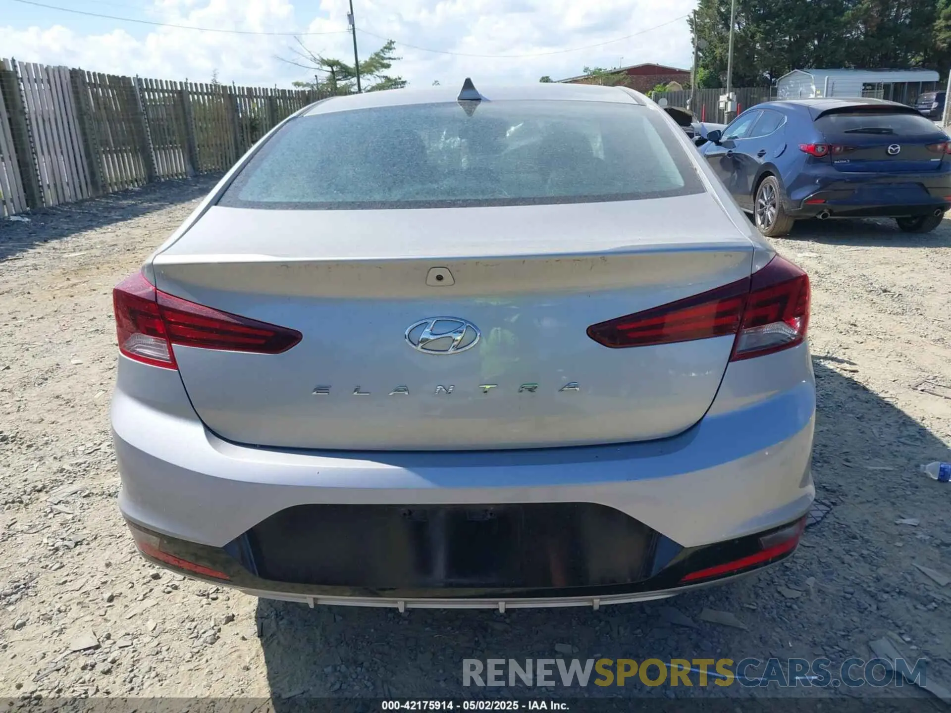 16 Photograph of a damaged car 5NPD84LF3LH581034 HYUNDAI ELANTRA 2020
