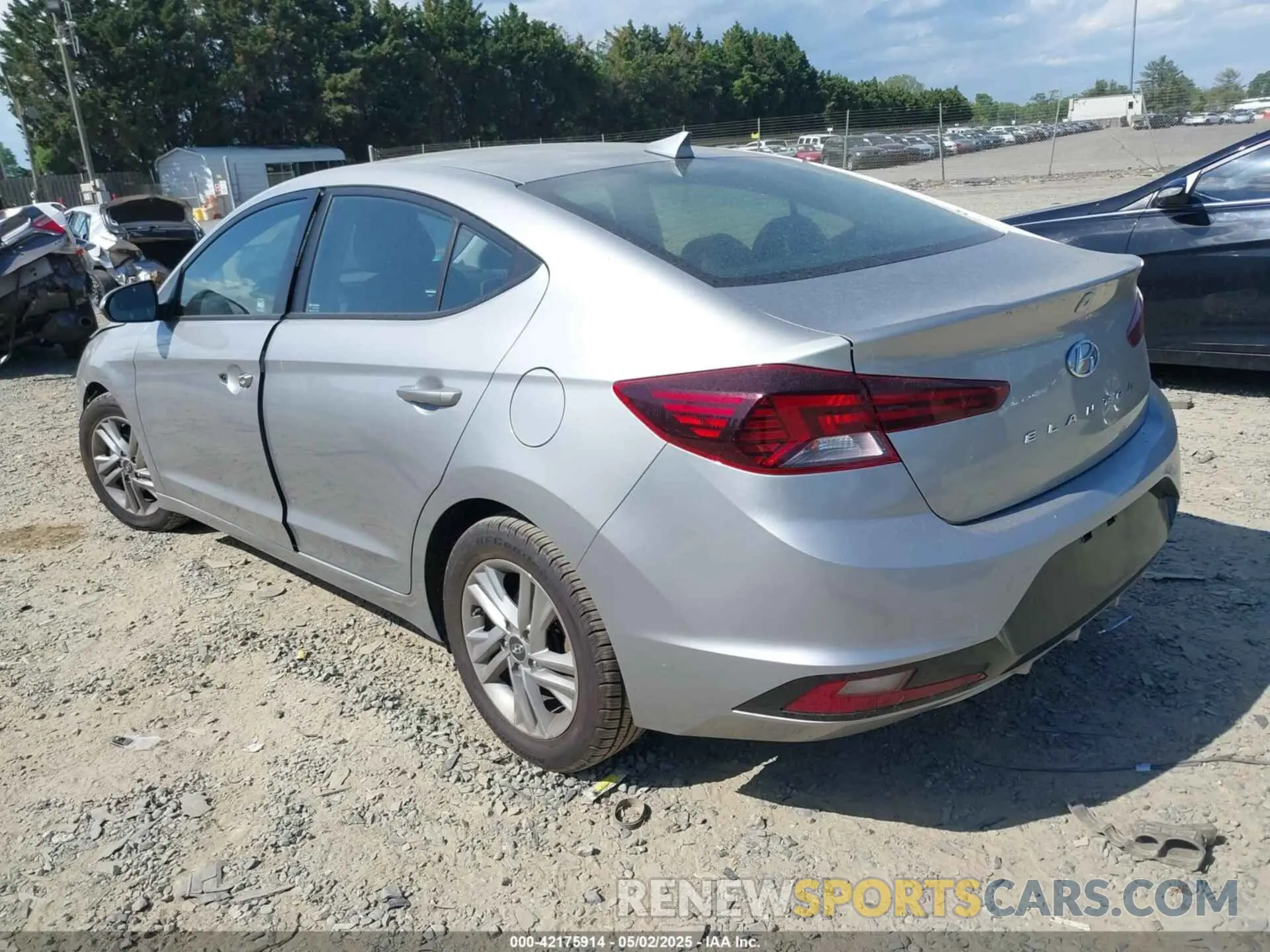 3 Photograph of a damaged car 5NPD84LF3LH581034 HYUNDAI ELANTRA 2020
