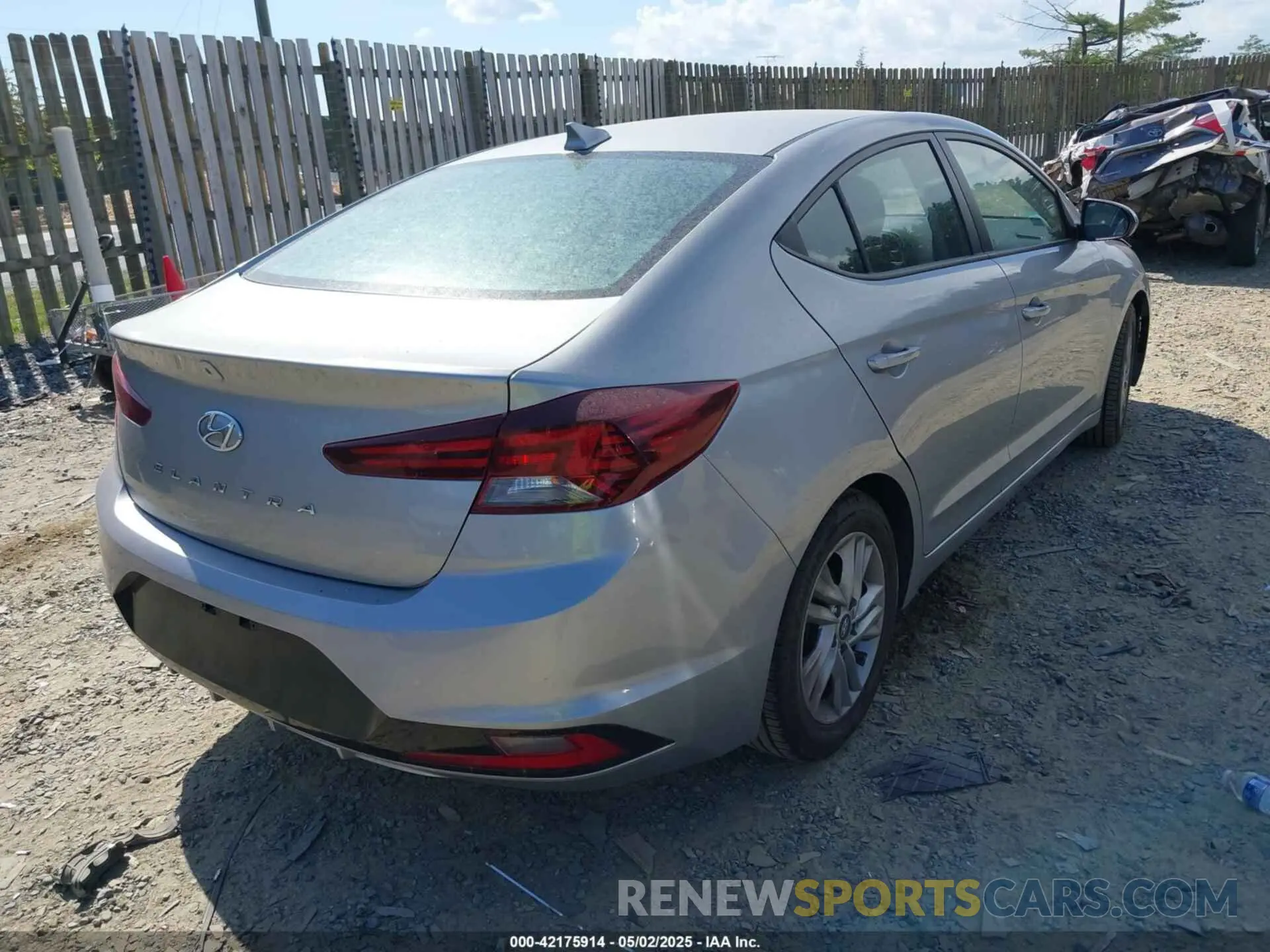 4 Photograph of a damaged car 5NPD84LF3LH581034 HYUNDAI ELANTRA 2020