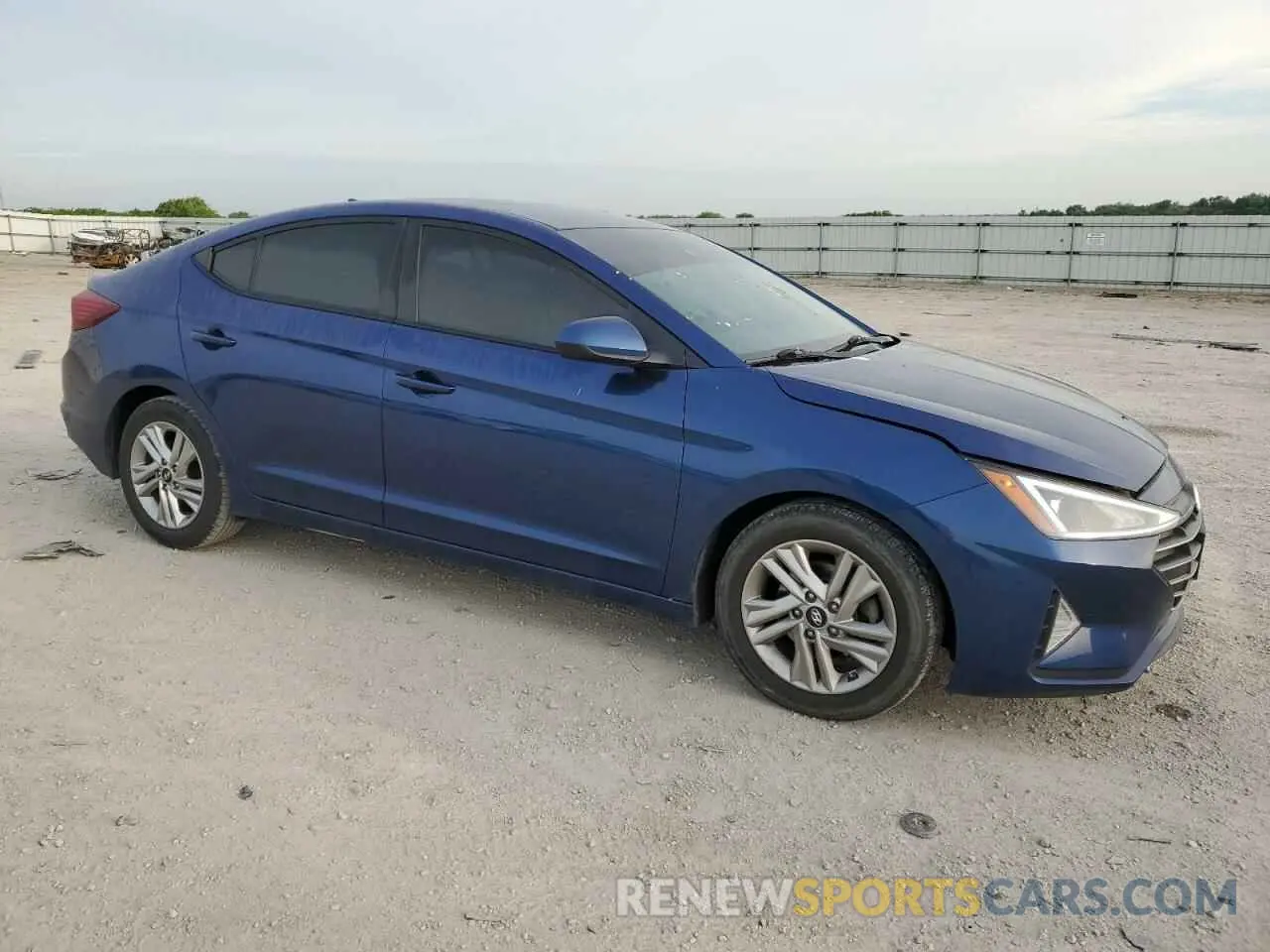 4 Photograph of a damaged car 5NPD84LF3LH583205 HYUNDAI ELANTRA 2020