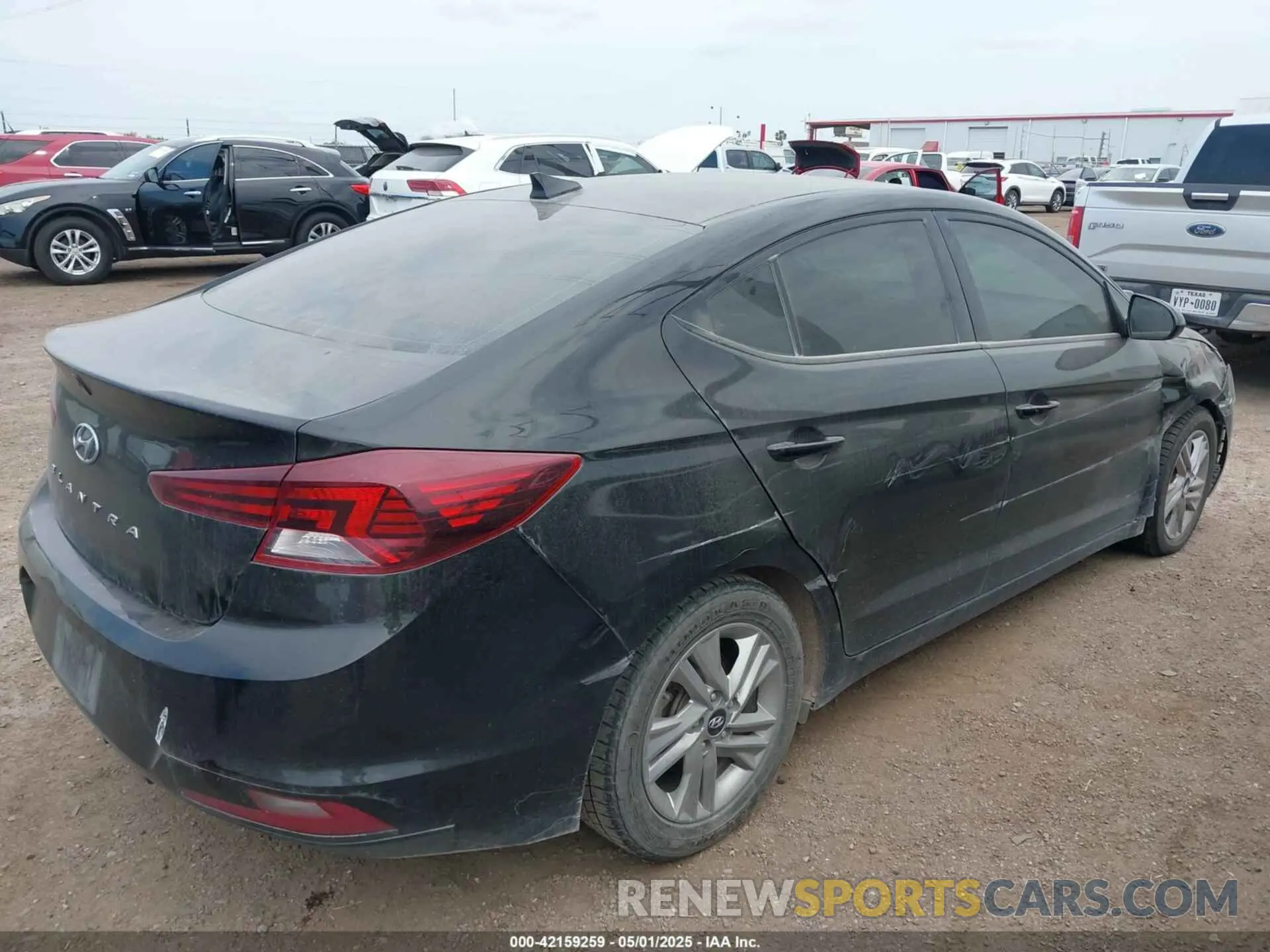 4 Photograph of a damaged car 5NPD84LF3LH606921 HYUNDAI ELANTRA 2020