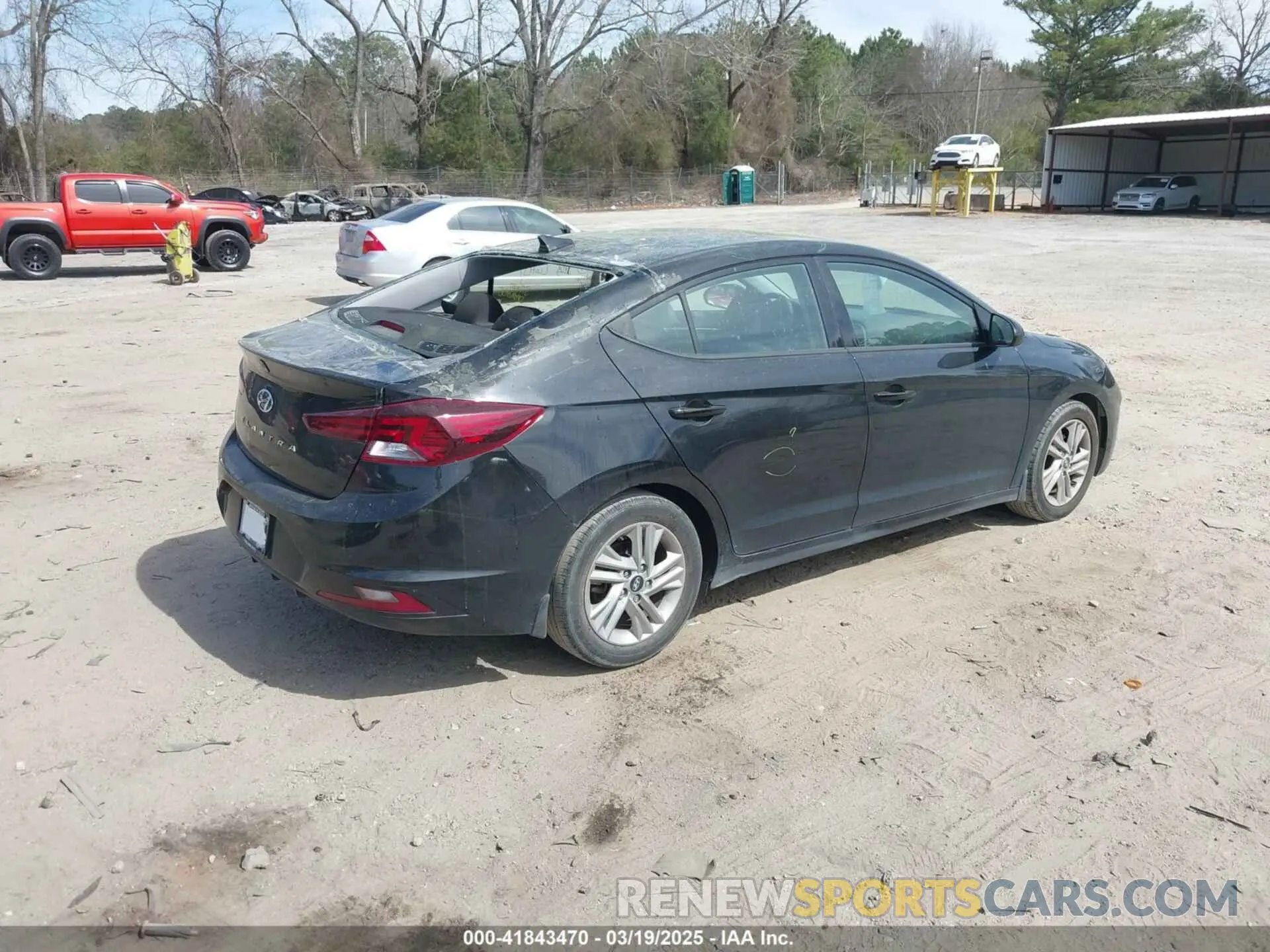 4 Photograph of a damaged car 5NPD84LF3LH620141 HYUNDAI ELANTRA 2020