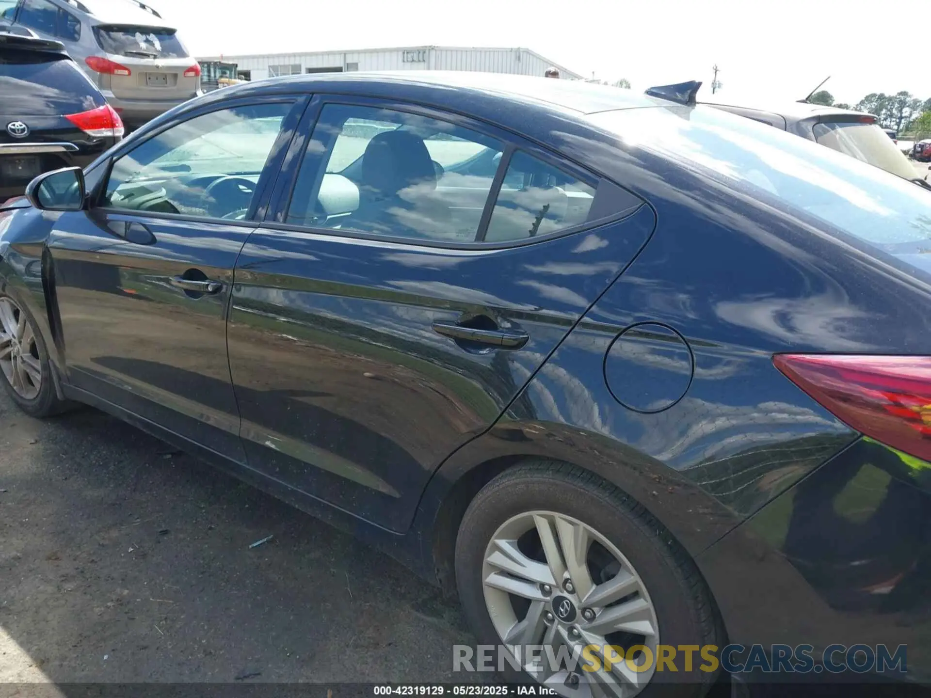 14 Photograph of a damaged car 5NPD84LF3LH625761 HYUNDAI ELANTRA 2020