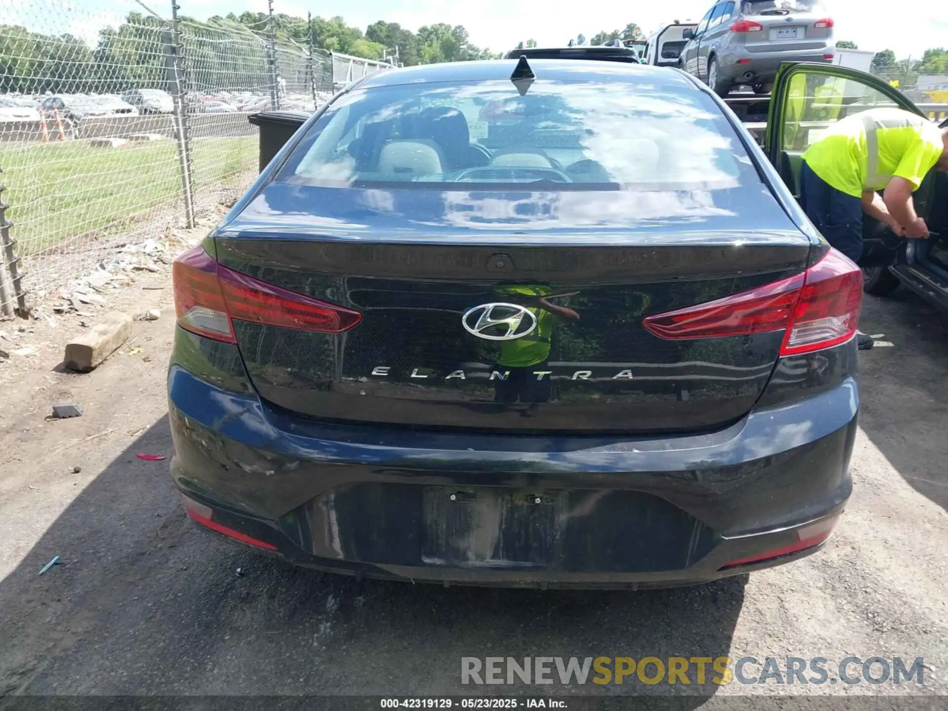16 Photograph of a damaged car 5NPD84LF3LH625761 HYUNDAI ELANTRA 2020