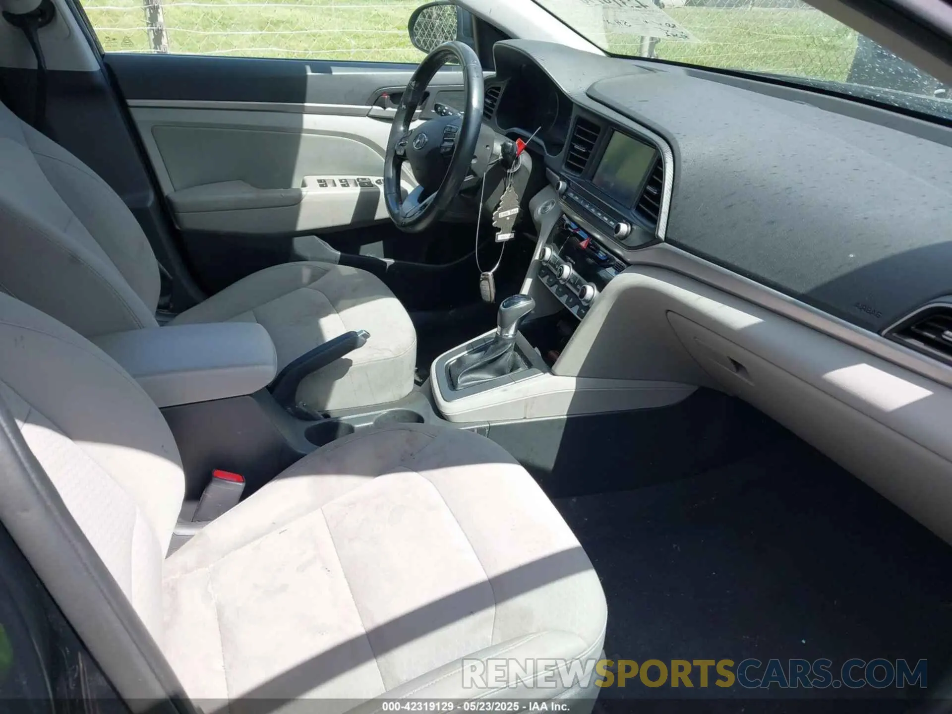 5 Photograph of a damaged car 5NPD84LF3LH625761 HYUNDAI ELANTRA 2020
