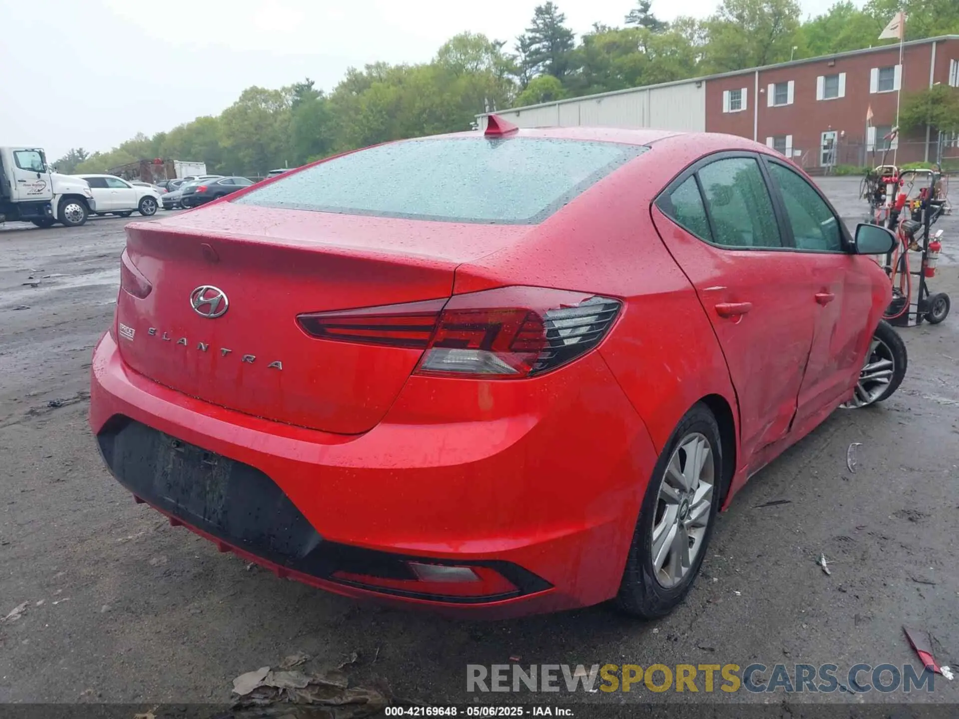 4 Photograph of a damaged car 5NPD84LF3LH626392 HYUNDAI ELANTRA 2020