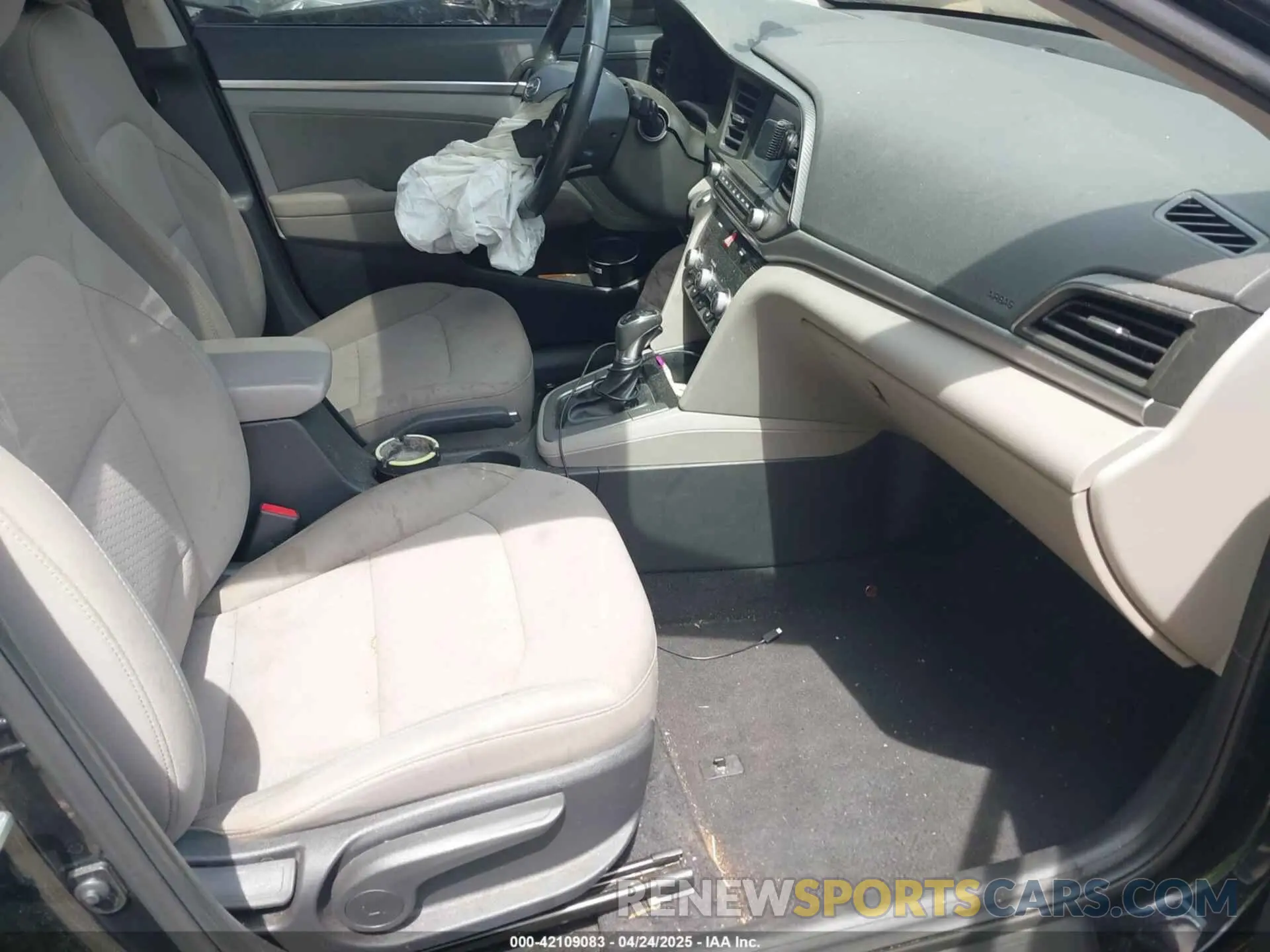 5 Photograph of a damaged car 5NPD84LF4LH500204 HYUNDAI ELANTRA 2020