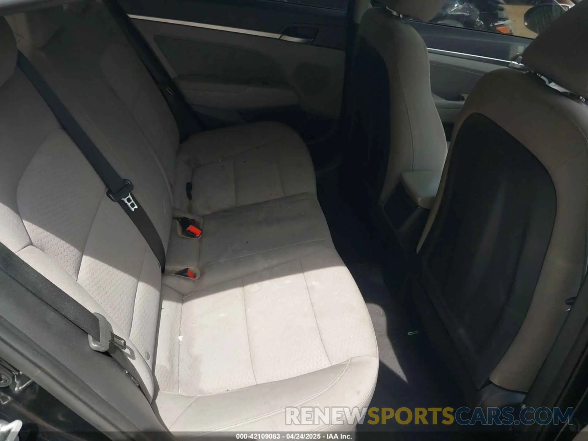 8 Photograph of a damaged car 5NPD84LF4LH500204 HYUNDAI ELANTRA 2020