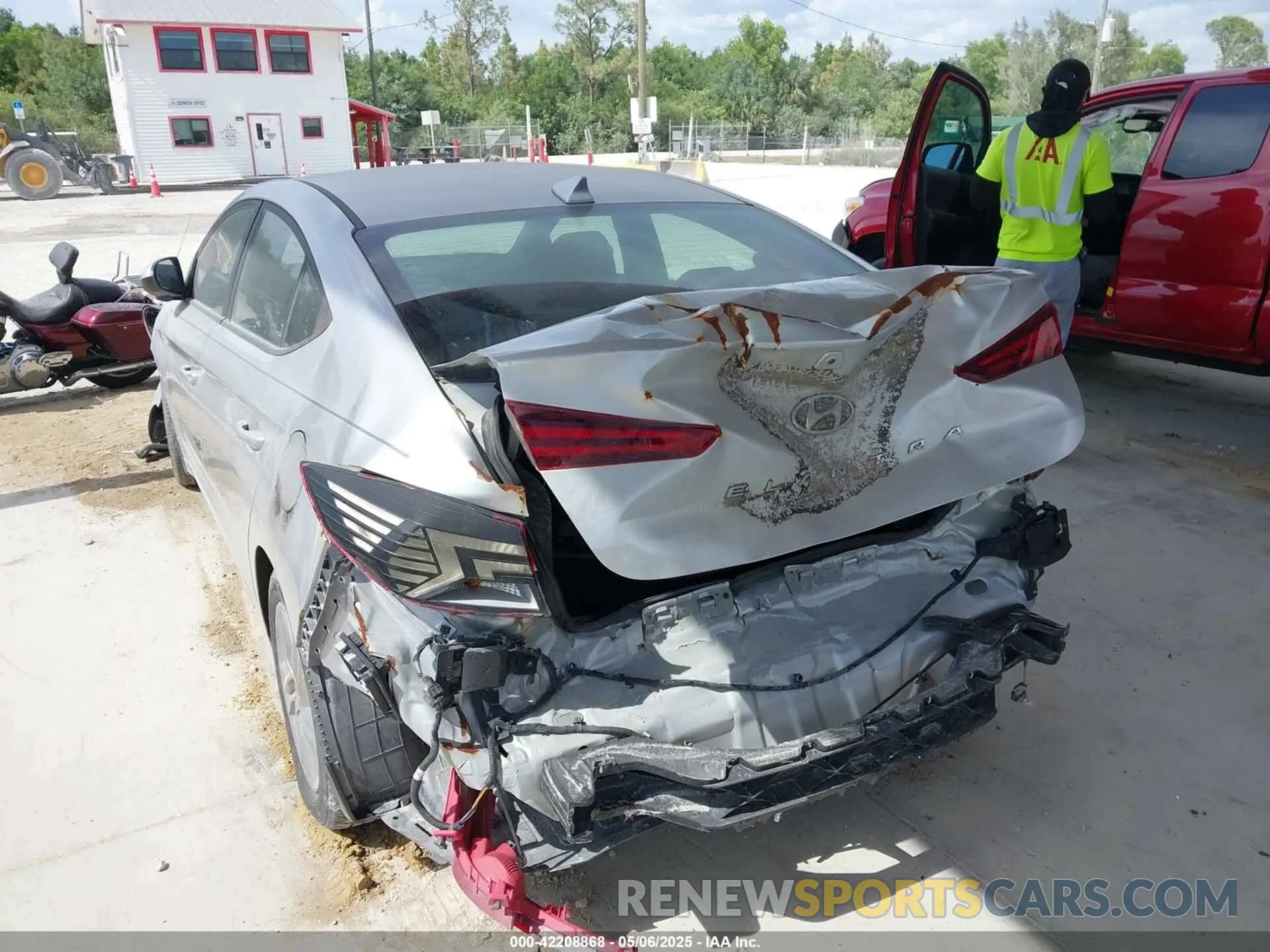 3 Photograph of a damaged car 5NPD84LF4LH521313 HYUNDAI ELANTRA 2020