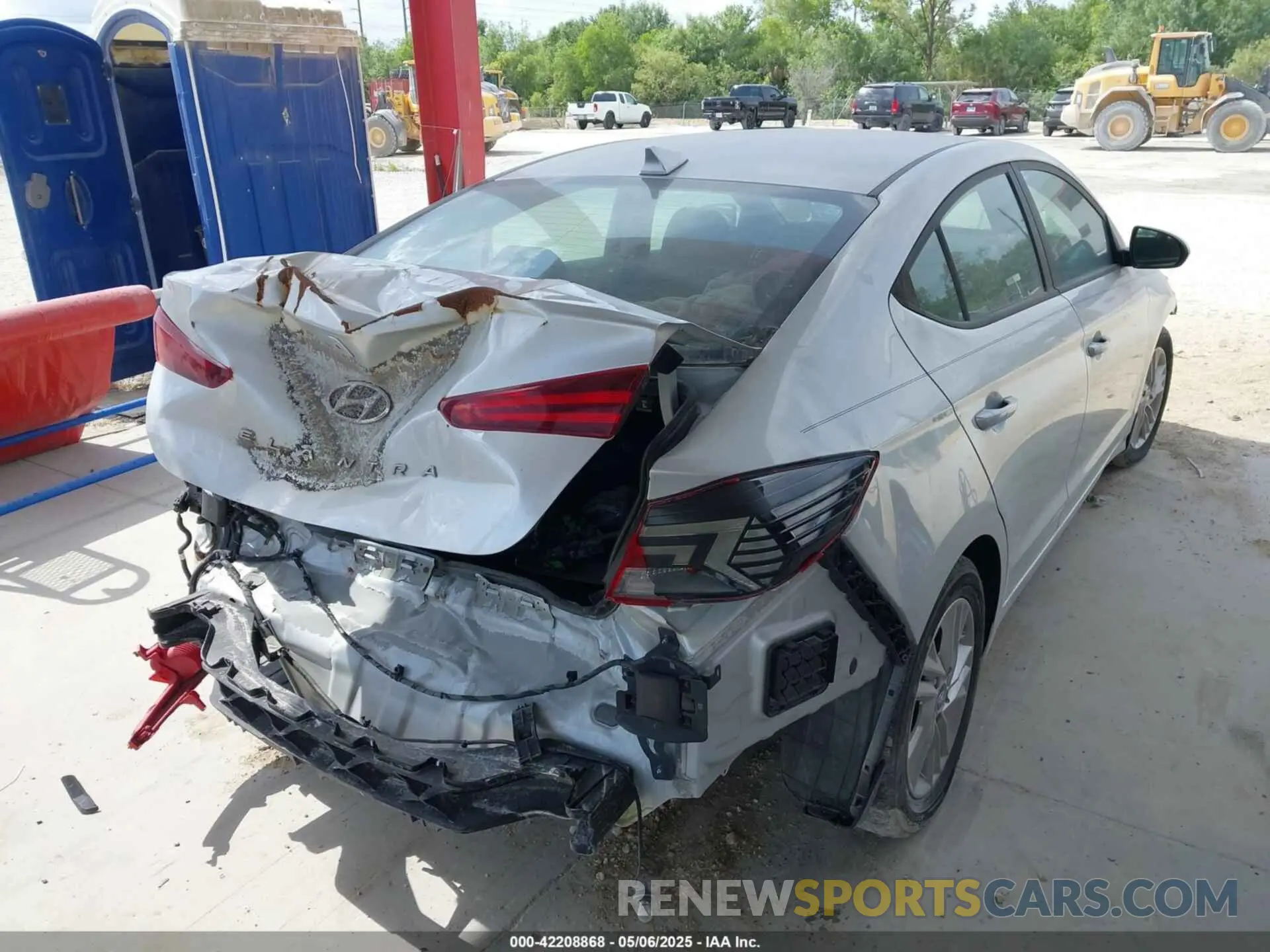 4 Photograph of a damaged car 5NPD84LF4LH521313 HYUNDAI ELANTRA 2020