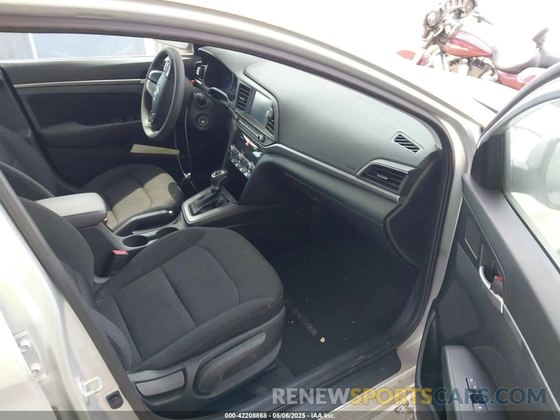 5 Photograph of a damaged car 5NPD84LF4LH521313 HYUNDAI ELANTRA 2020