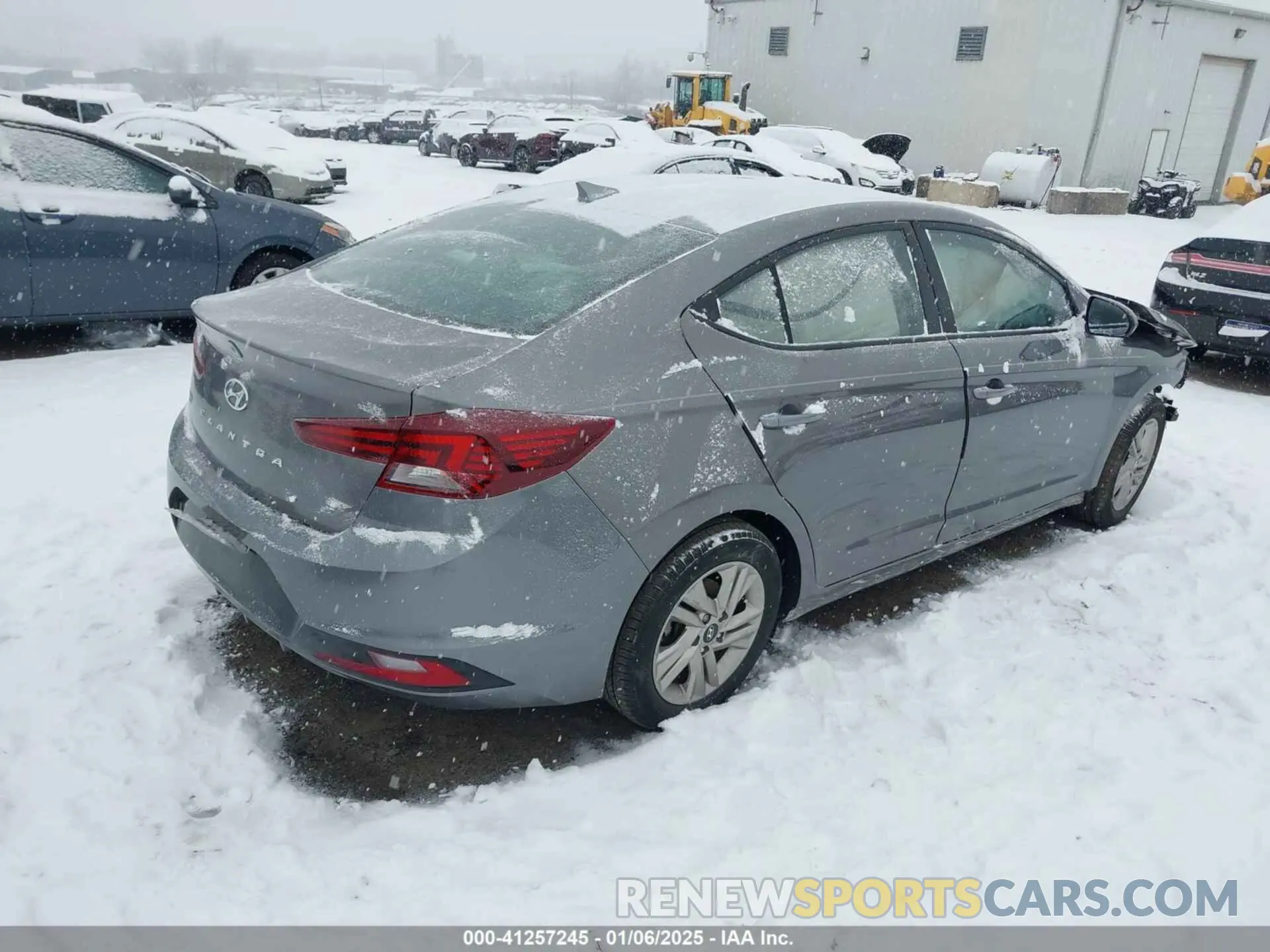 4 Photograph of a damaged car 5NPD84LF4LH525877 HYUNDAI ELANTRA 2020