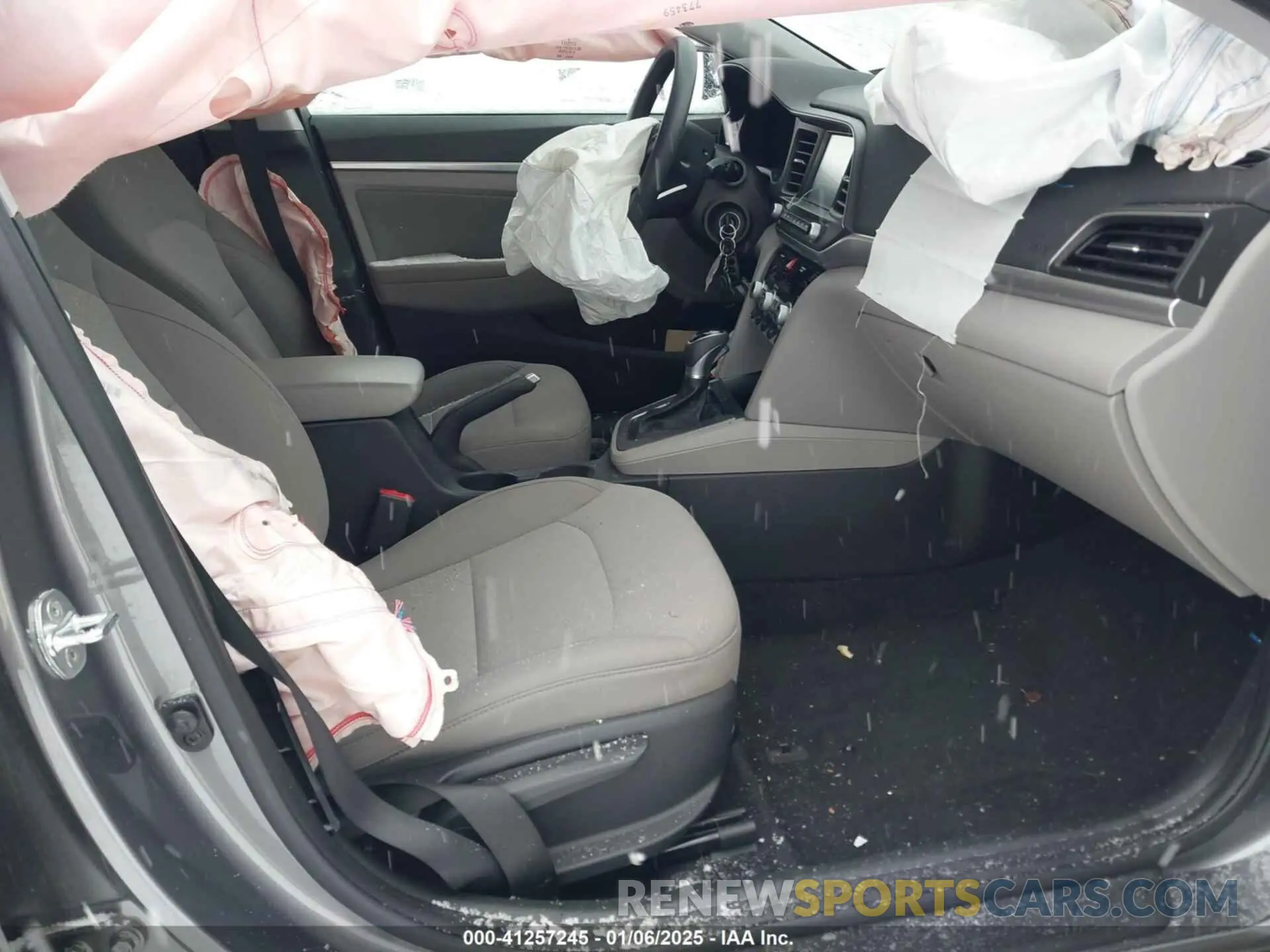 5 Photograph of a damaged car 5NPD84LF4LH525877 HYUNDAI ELANTRA 2020