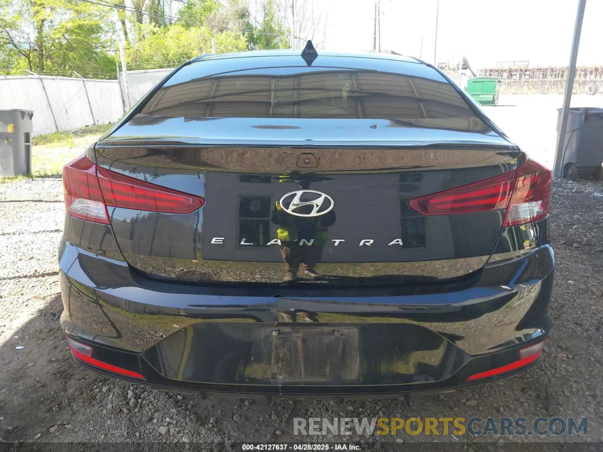 17 Photograph of a damaged car 5NPD84LF4LH532926 HYUNDAI ELANTRA 2020