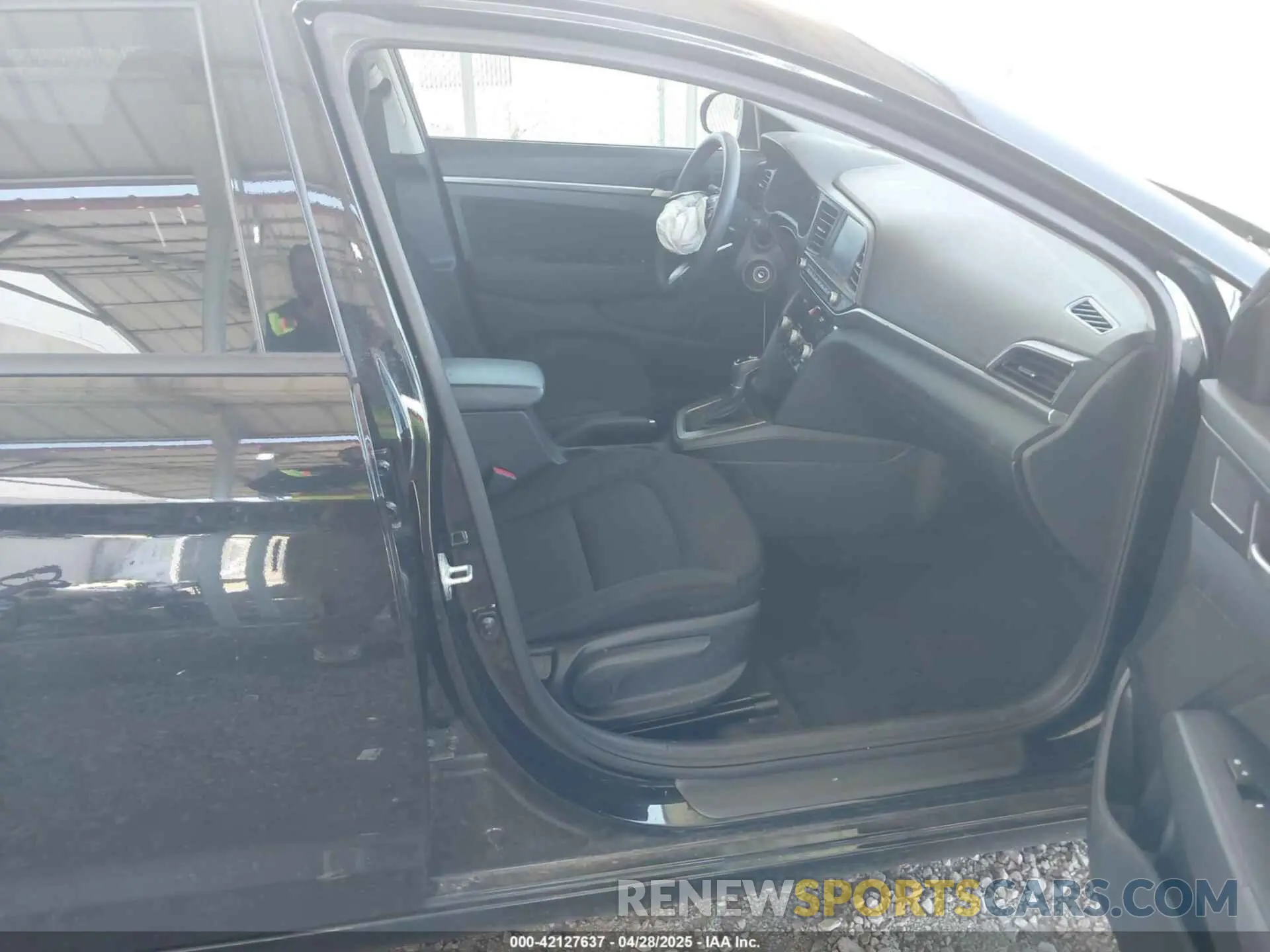 5 Photograph of a damaged car 5NPD84LF4LH532926 HYUNDAI ELANTRA 2020