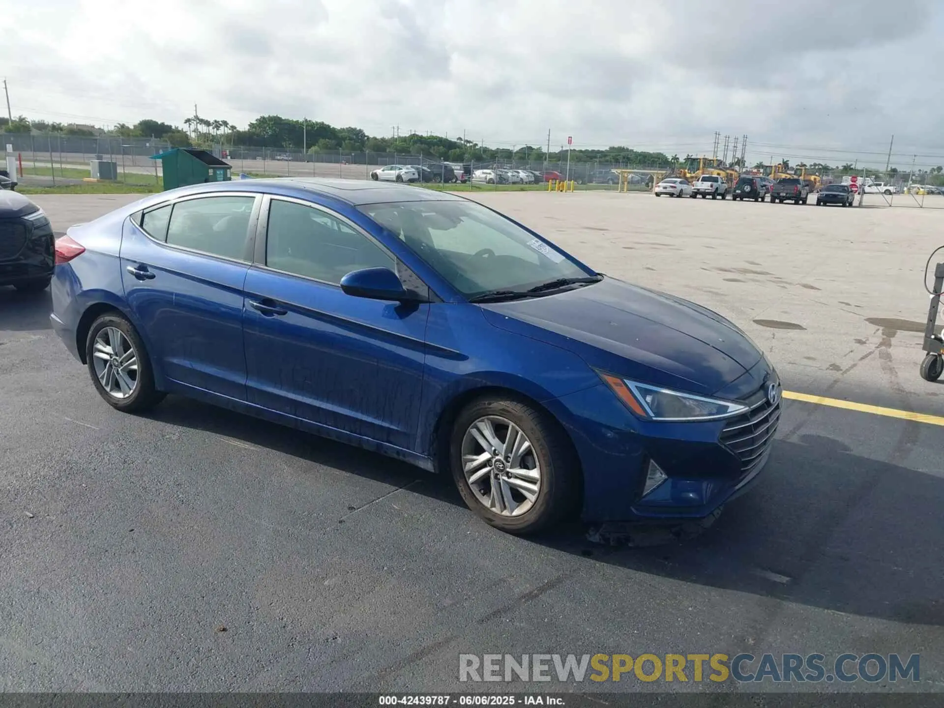 1 Photograph of a damaged car 5NPD84LF4LH551704 HYUNDAI ELANTRA 2020