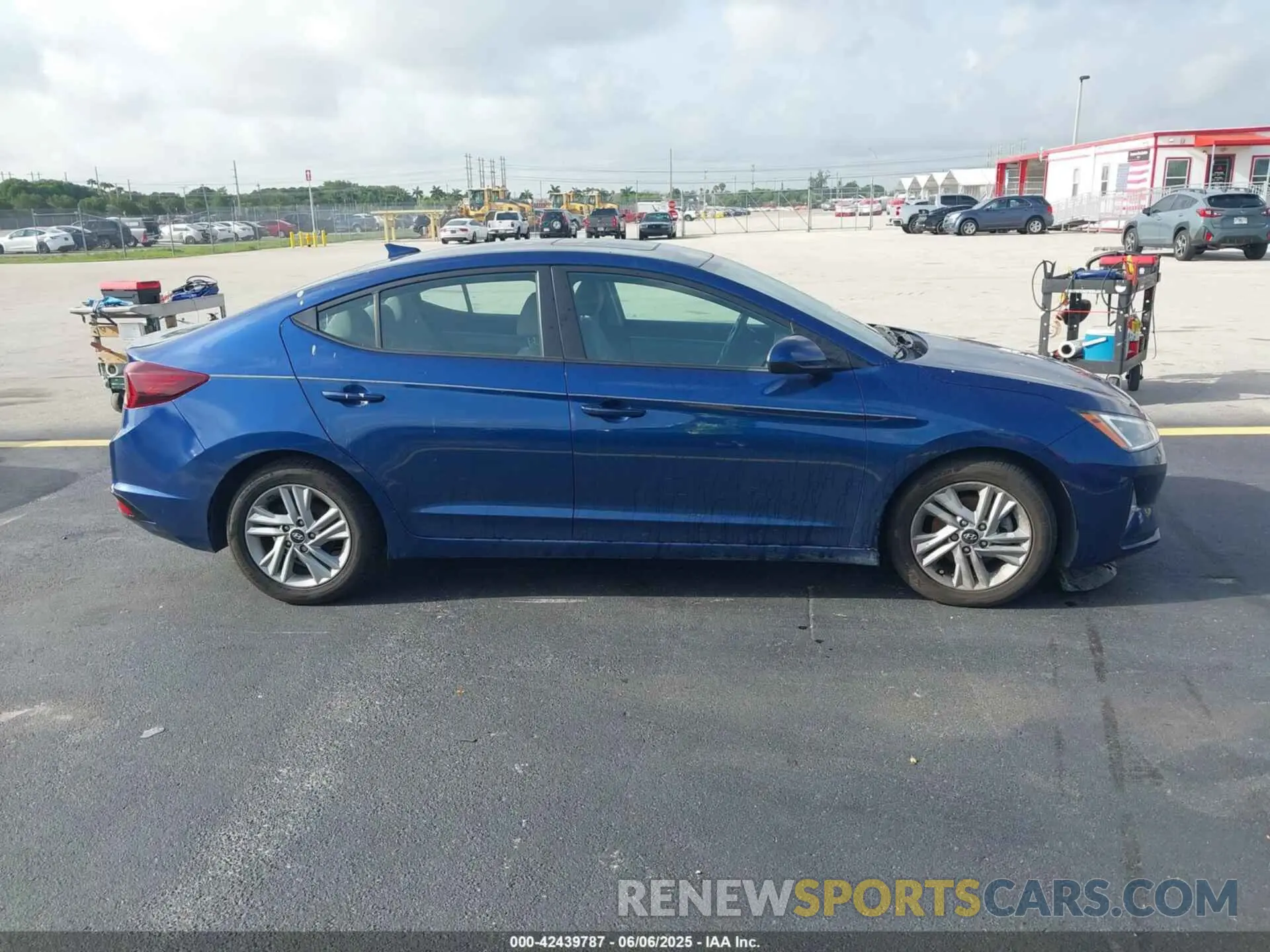 13 Photograph of a damaged car 5NPD84LF4LH551704 HYUNDAI ELANTRA 2020