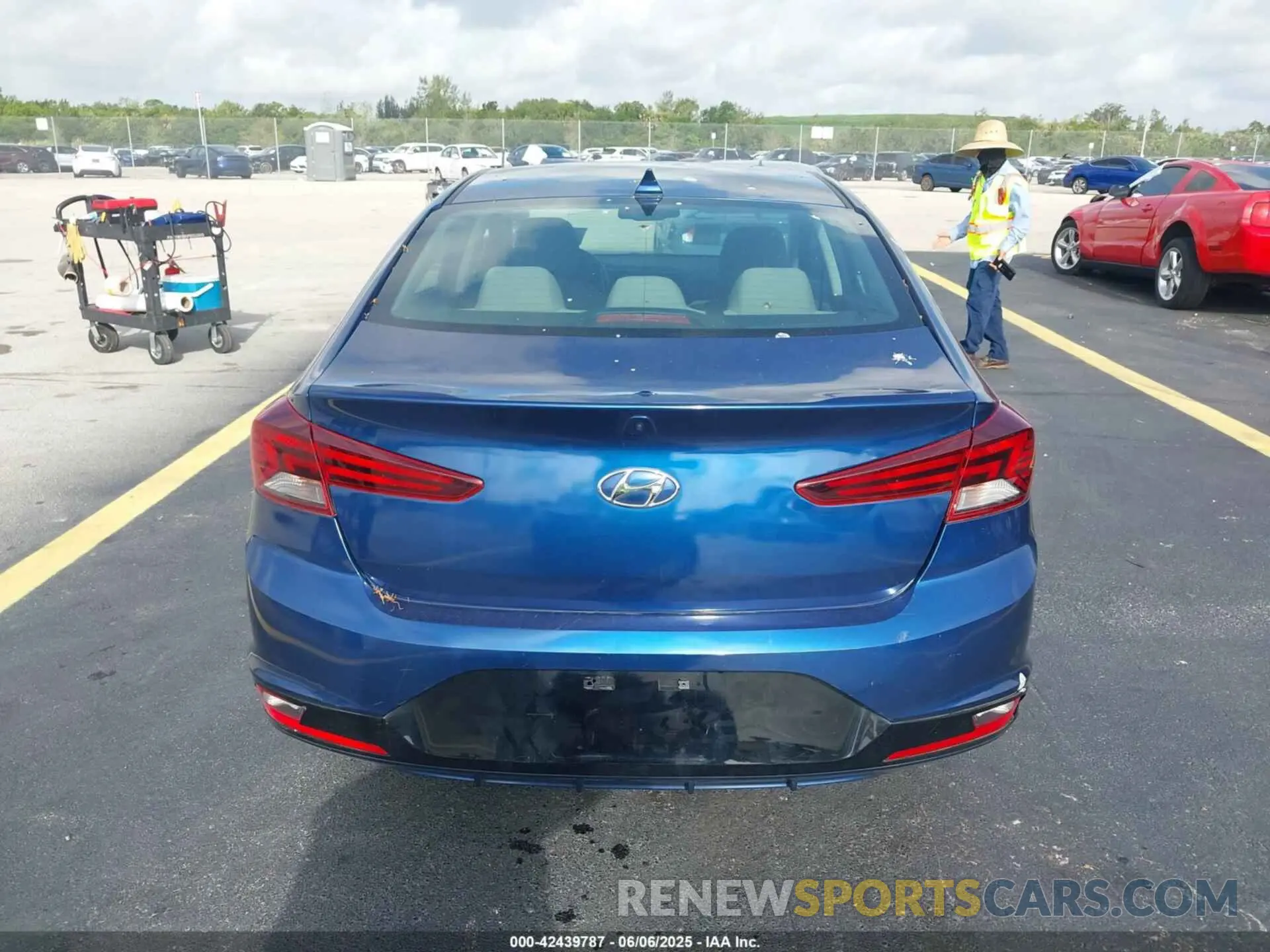 16 Photograph of a damaged car 5NPD84LF4LH551704 HYUNDAI ELANTRA 2020