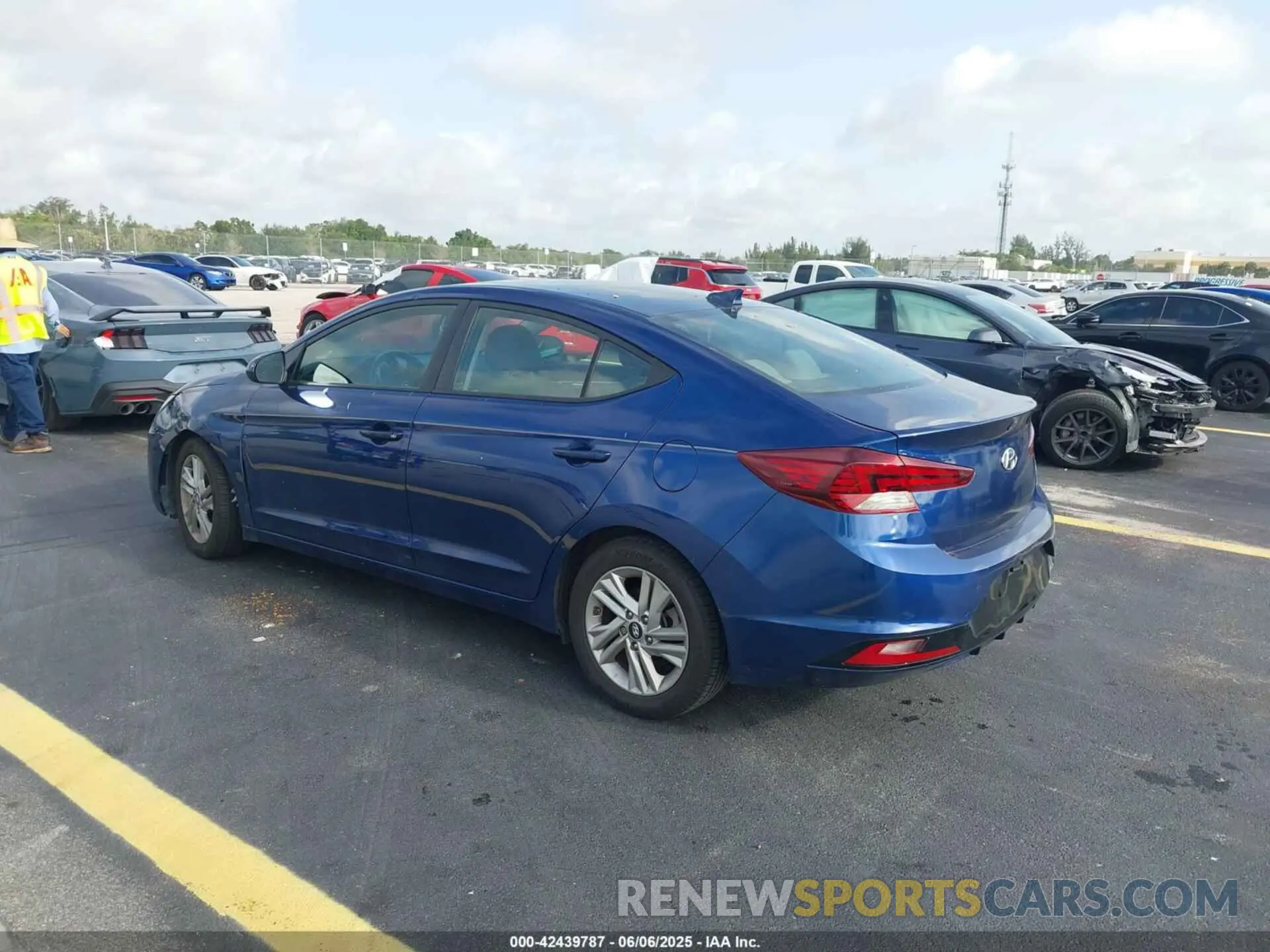 3 Photograph of a damaged car 5NPD84LF4LH551704 HYUNDAI ELANTRA 2020