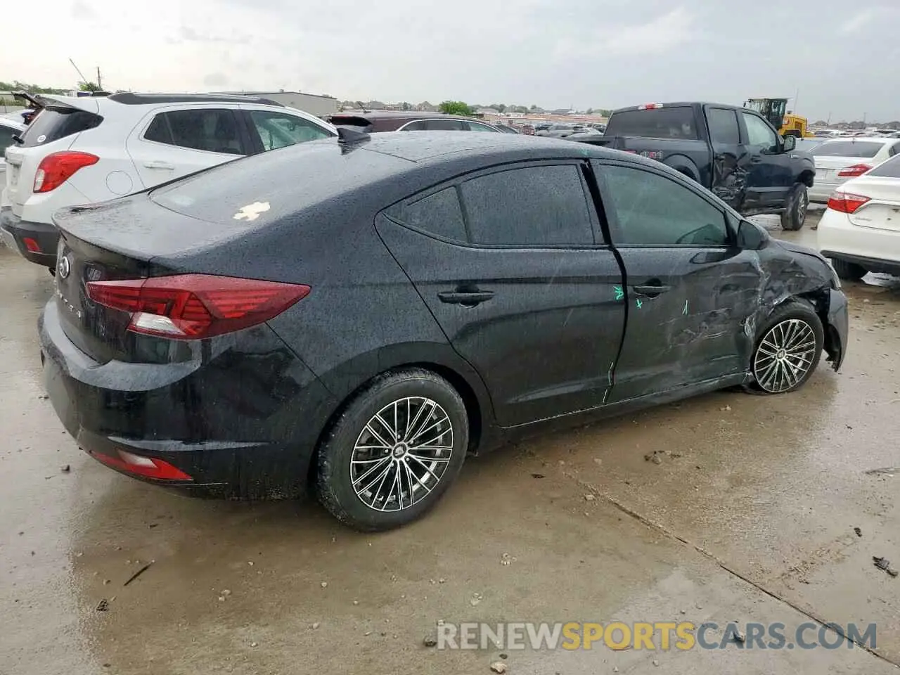 4 Photograph of a damaged car 5NPD84LF4LH560953 HYUNDAI ELANTRA 2020