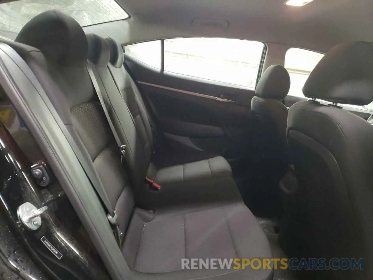 10 Photograph of a damaged car 5NPD84LF4LH561147 HYUNDAI ELANTRA 2020