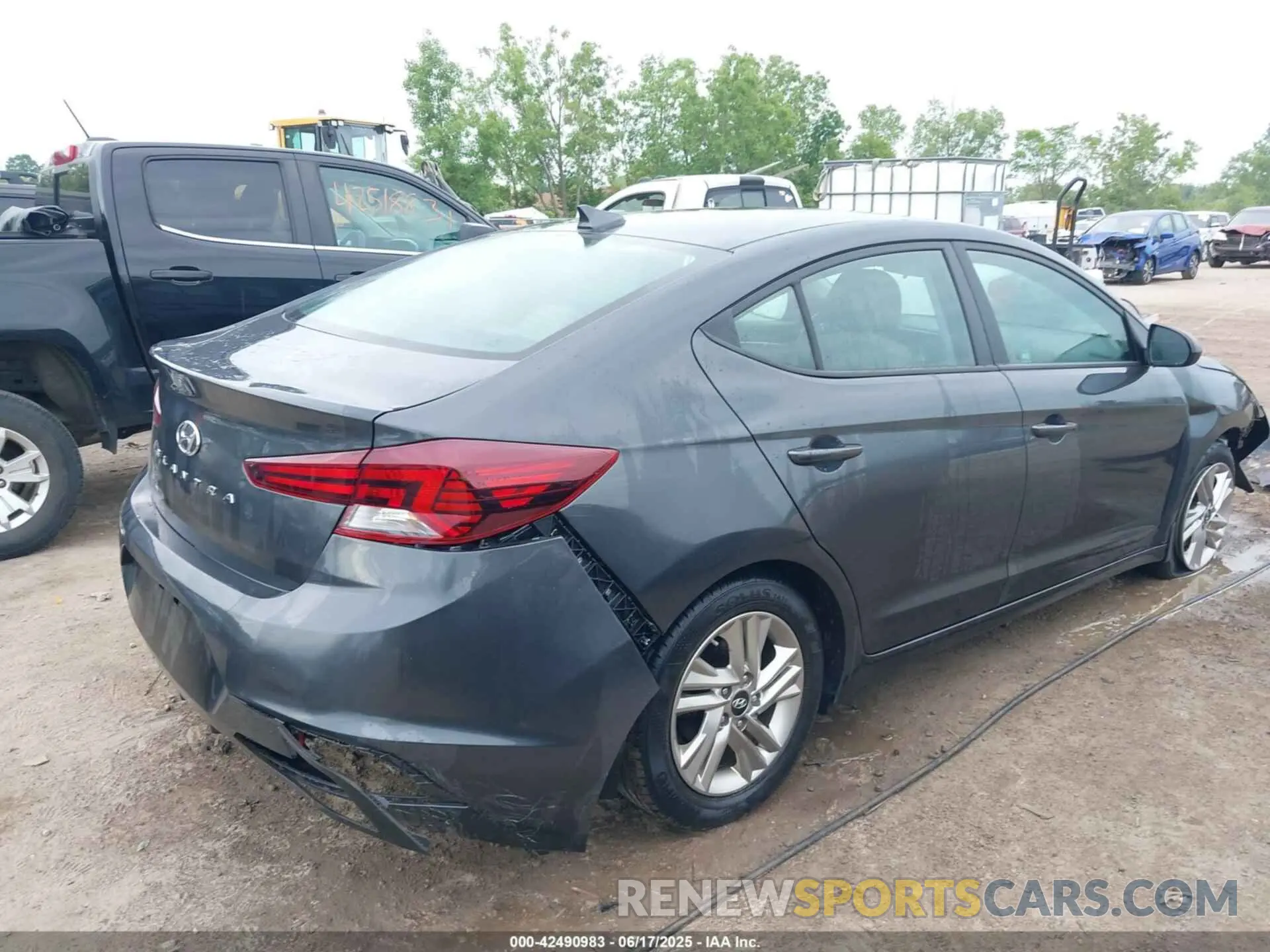 4 Photograph of a damaged car 5NPD84LF4LH564792 HYUNDAI ELANTRA 2020