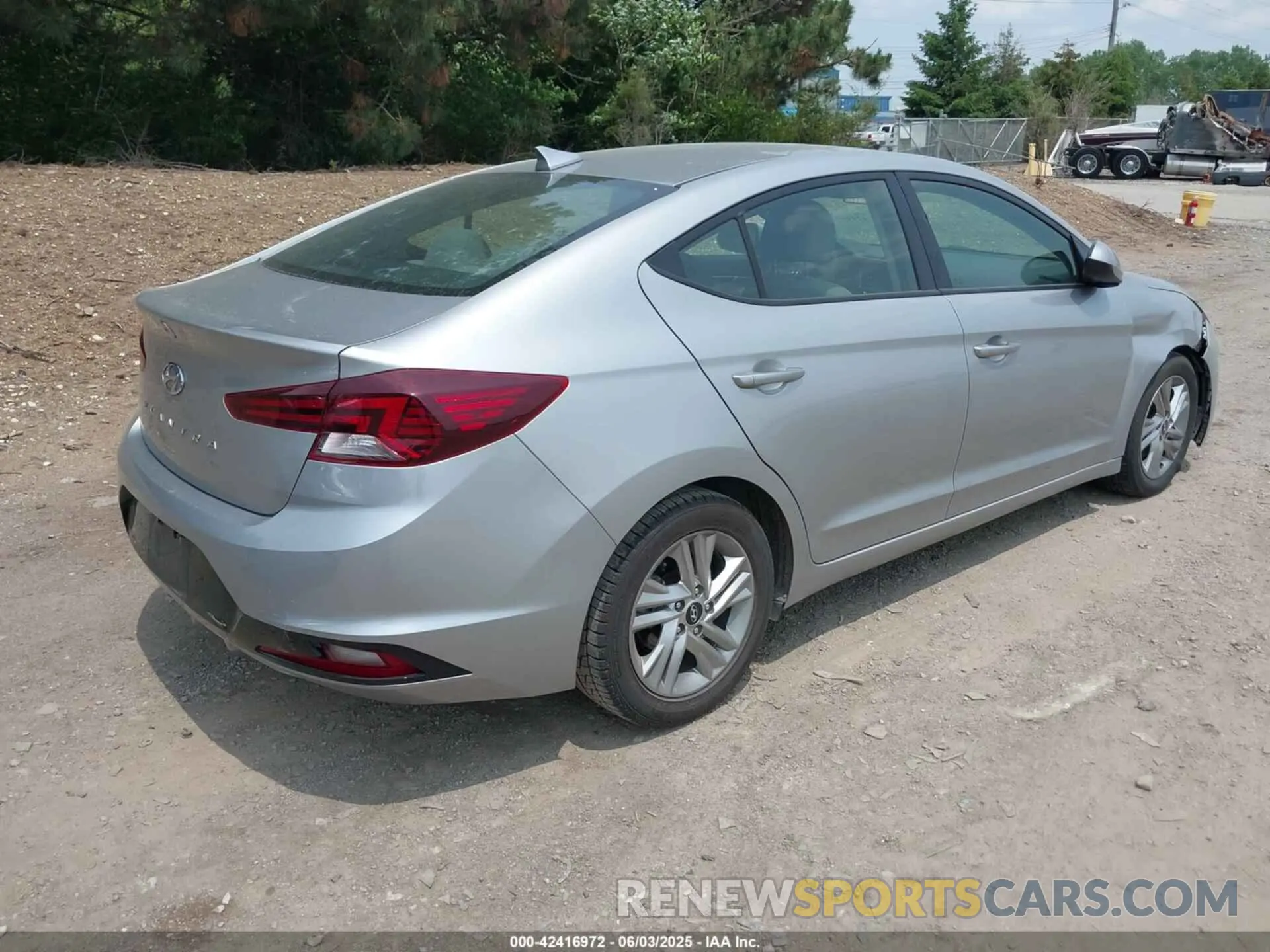 4 Photograph of a damaged car 5NPD84LF4LH581107 HYUNDAI ELANTRA 2020