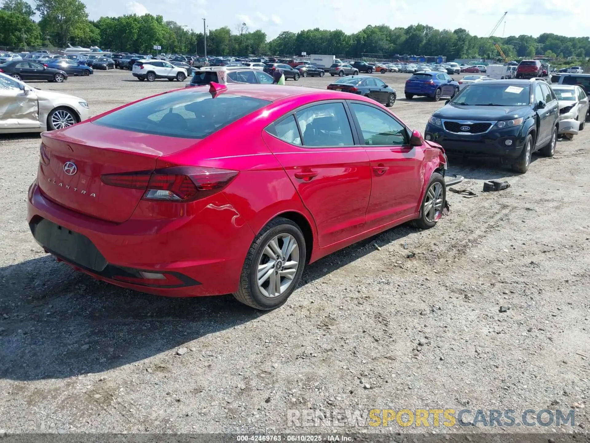 4 Photograph of a damaged car 5NPD84LF4LH598506 HYUNDAI ELANTRA 2020