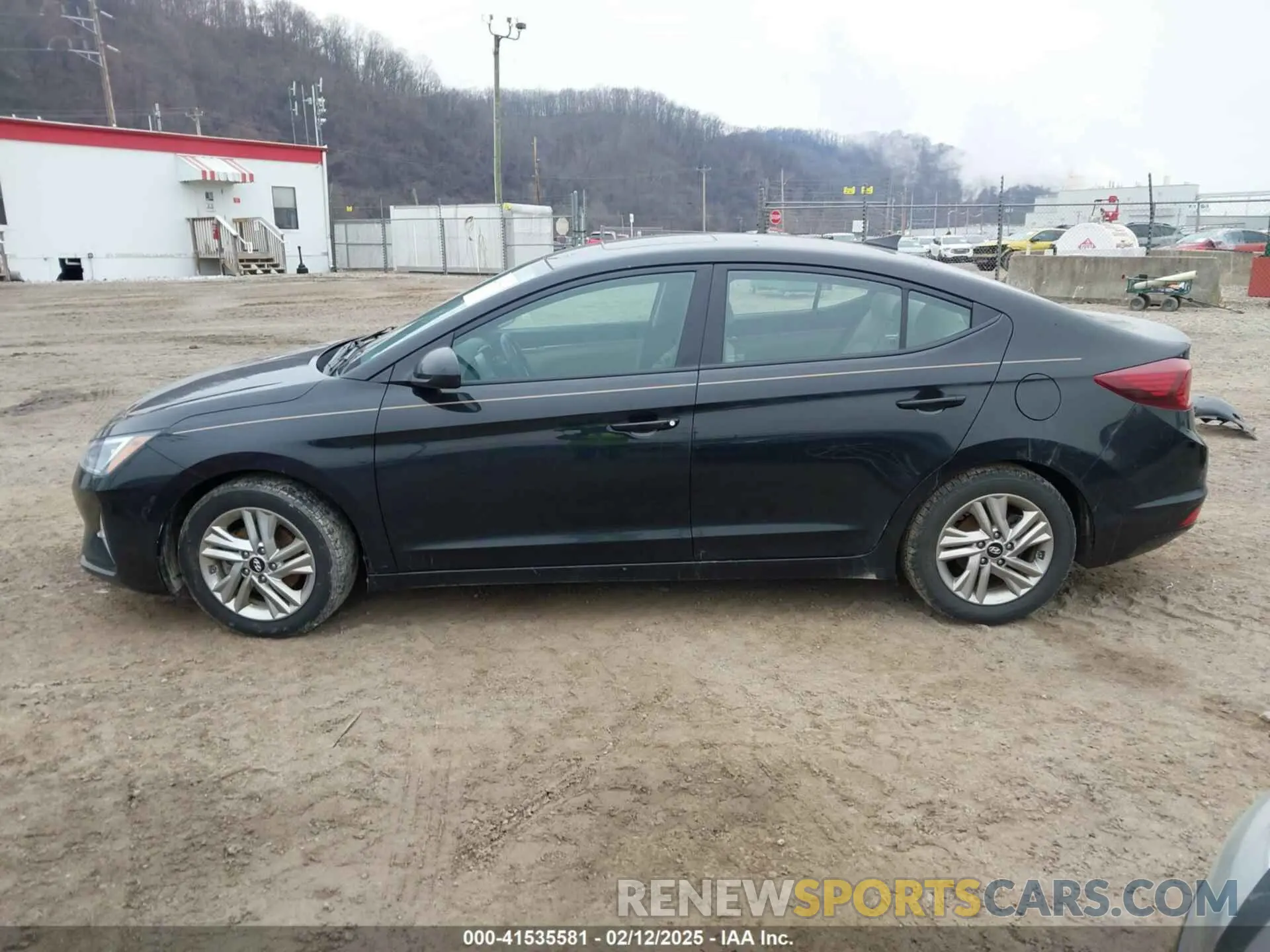 15 Photograph of a damaged car 5NPD84LF4LH617572 HYUNDAI ELANTRA 2020