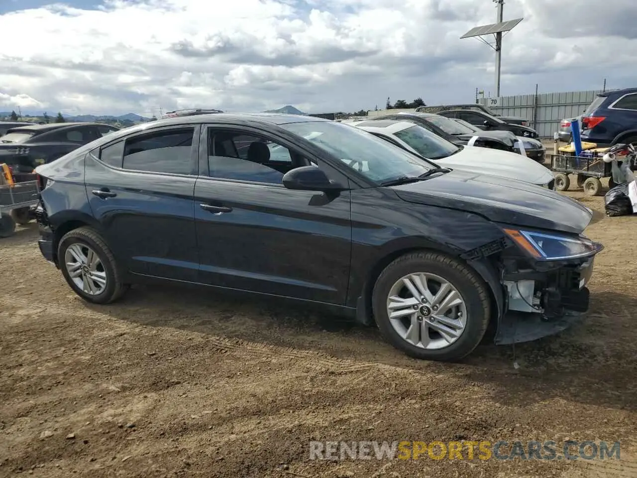 4 Photograph of a damaged car 5NPD84LF4LH627065 HYUNDAI ELANTRA 2020