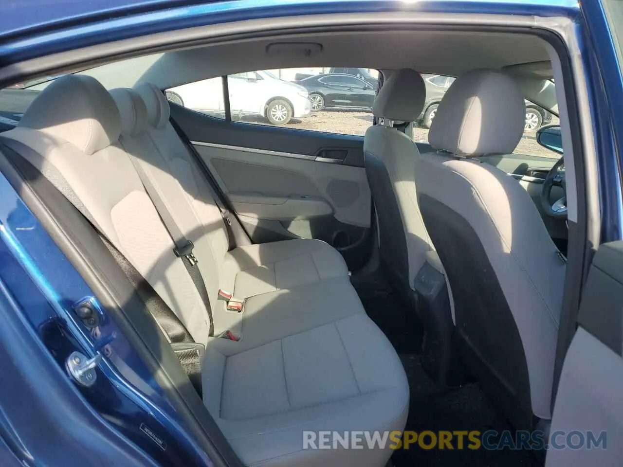 10 Photograph of a damaged car 5NPD84LF4LH631083 HYUNDAI ELANTRA 2020